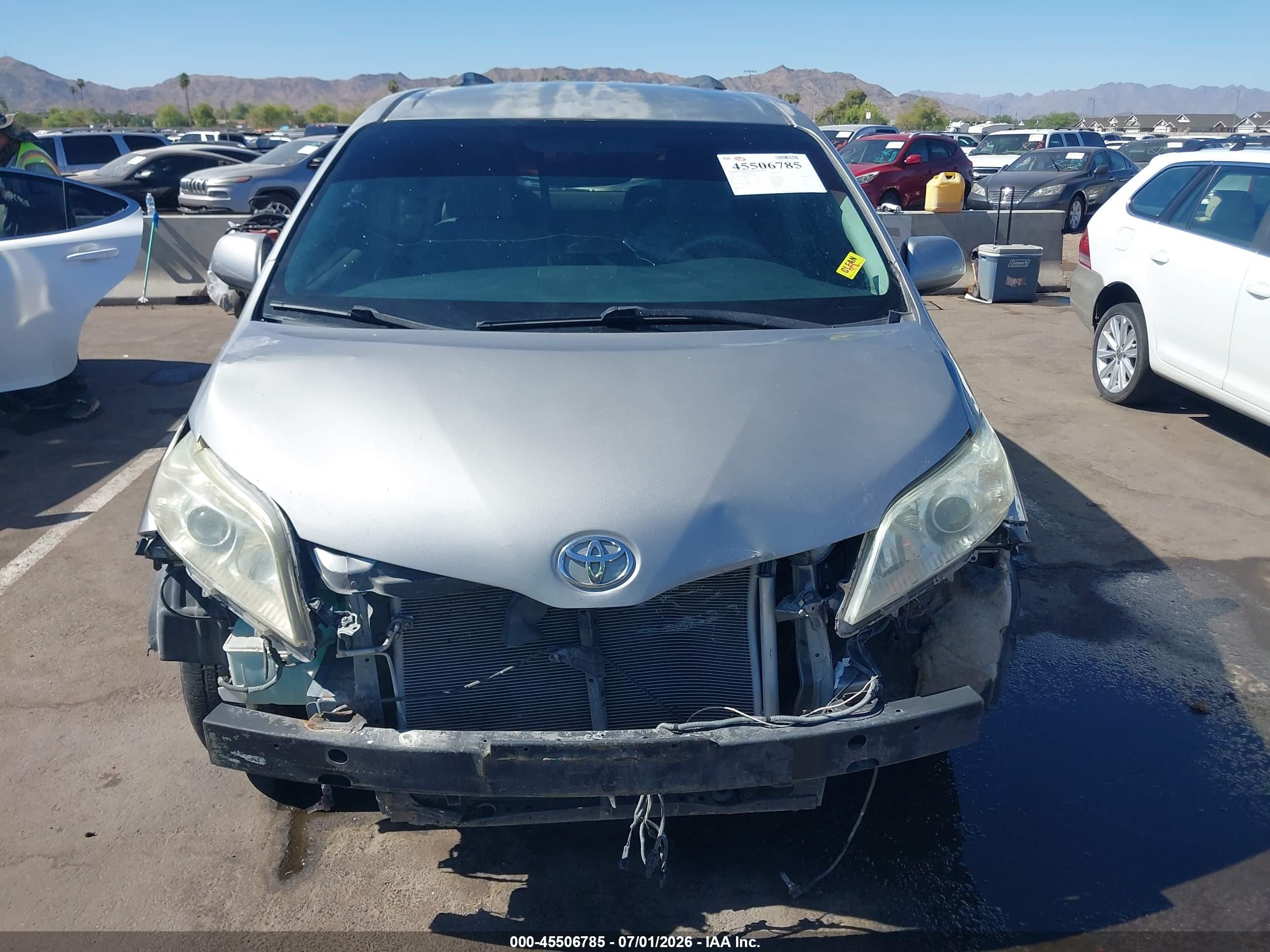2012 Toyota Sienna Le V6 8 Passenger Серебряный vin: 5TDKK3DC8CS246353