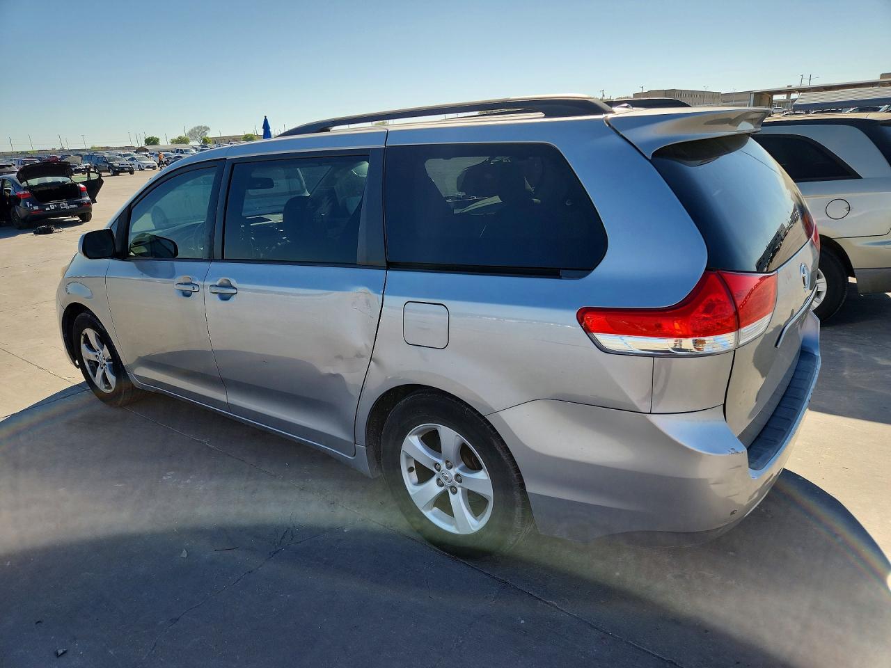 2012 Toyota Sienna Le 8-passenger Silver vin: 5TDKK3DC8CS264254