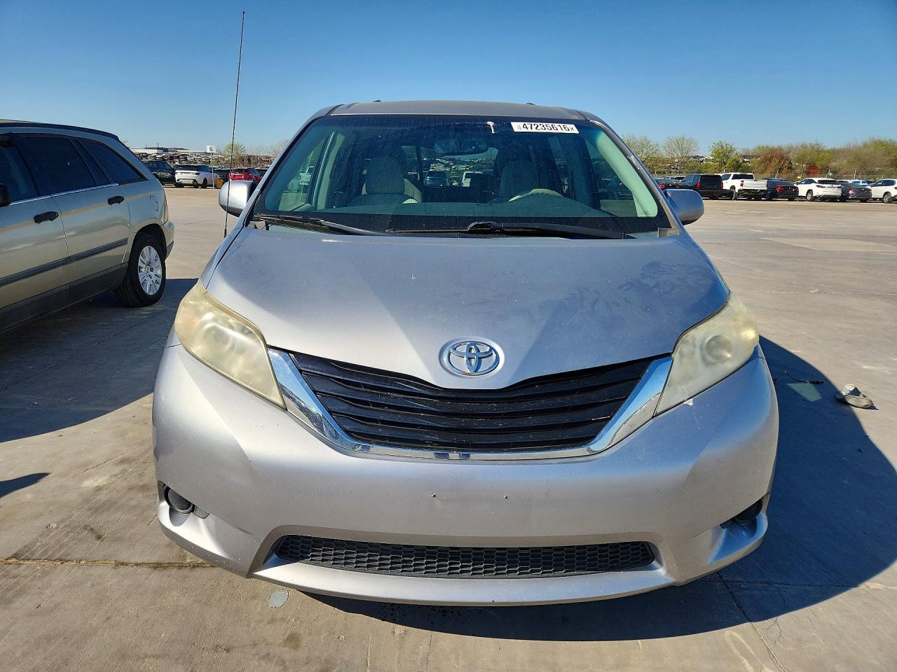 2012 Toyota Sienna Le 8-passenger Silver vin: 5TDKK3DC8CS264254