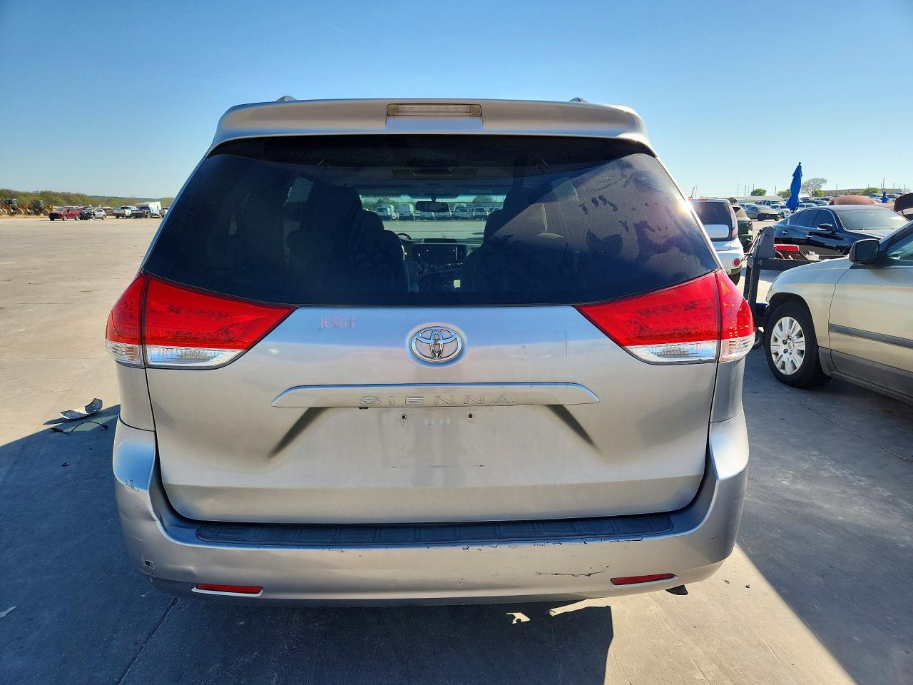 2012 Toyota Sienna Le 8-passenger Silver vin: 5TDKK3DC8CS264254