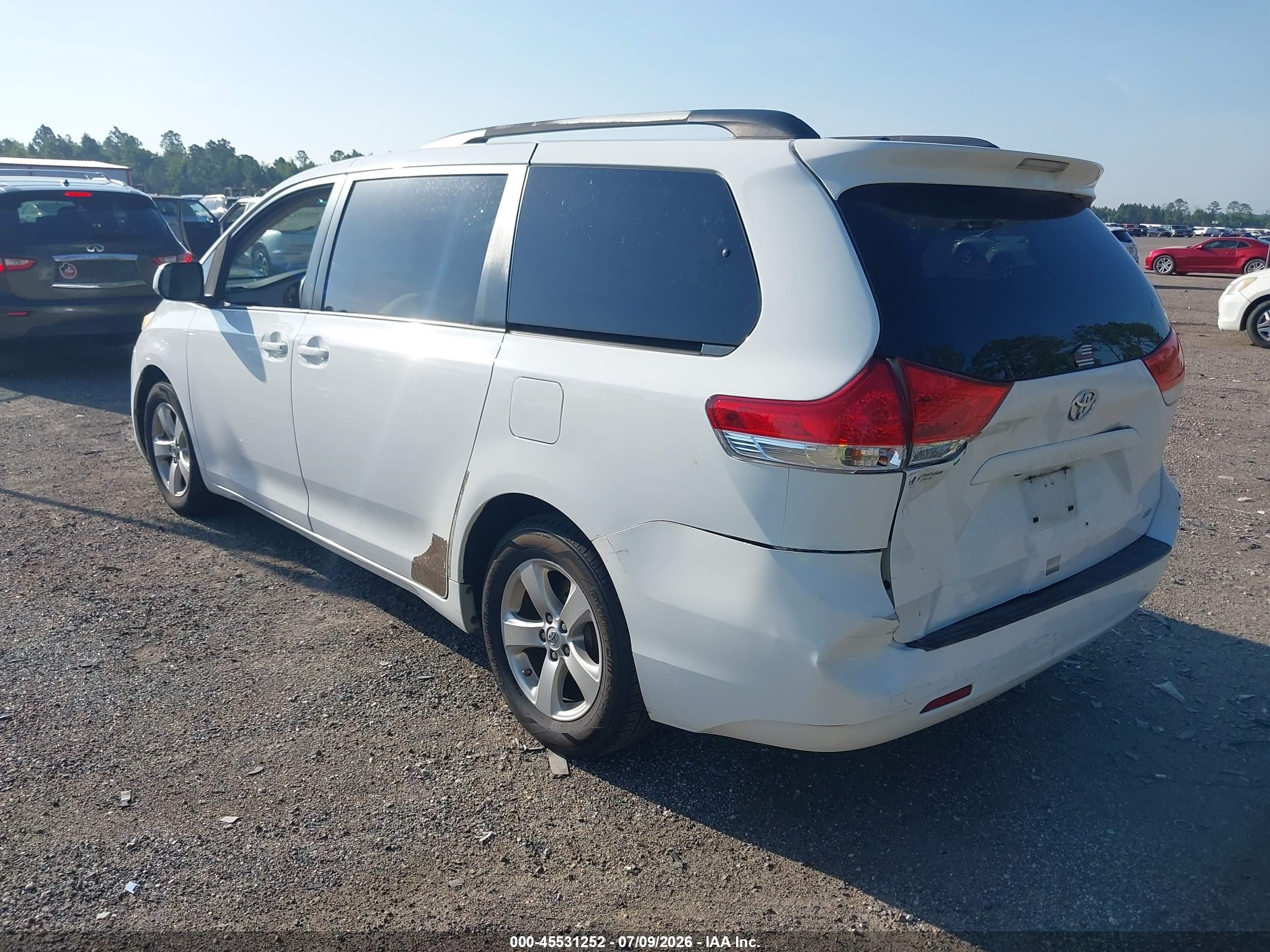 2013 Toyota Sienna Le V6 8 Passenger White vin: 5TDKK3DC8DS283940