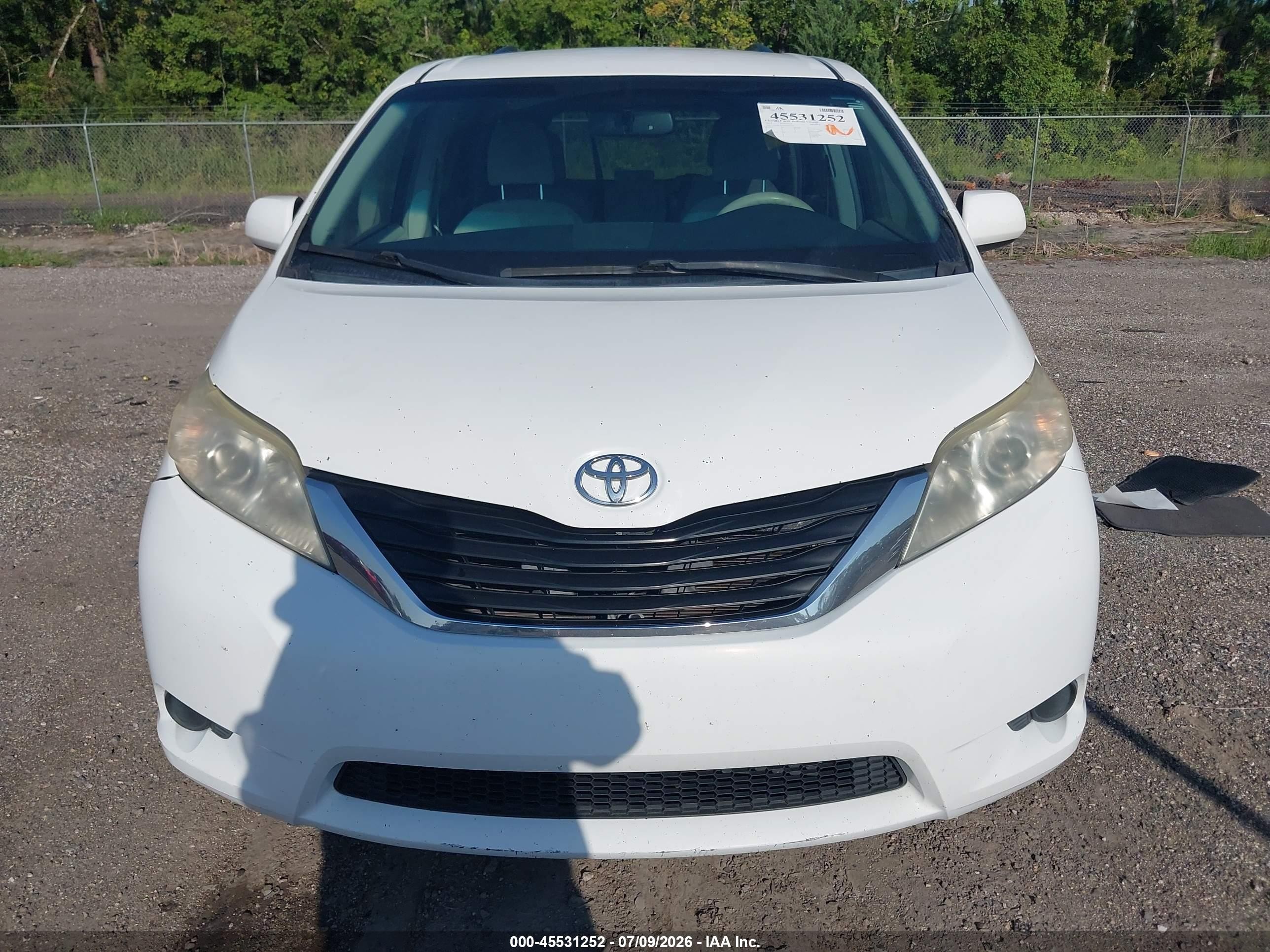 2013 Toyota Sienna Le V6 8 Passenger White vin: 5TDKK3DC8DS283940