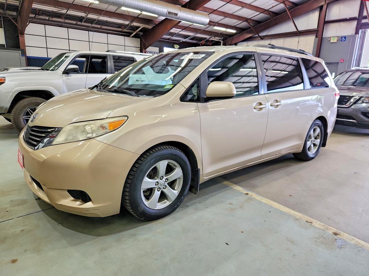 2013 Toyota Sienna Le Tan vin: 5TDKK3DC8DS293383
