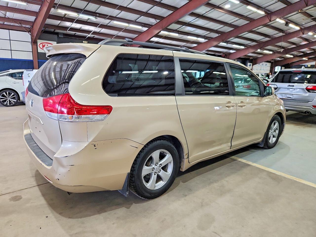 2013 Toyota Sienna Le Tan vin: 5TDKK3DC8DS293383