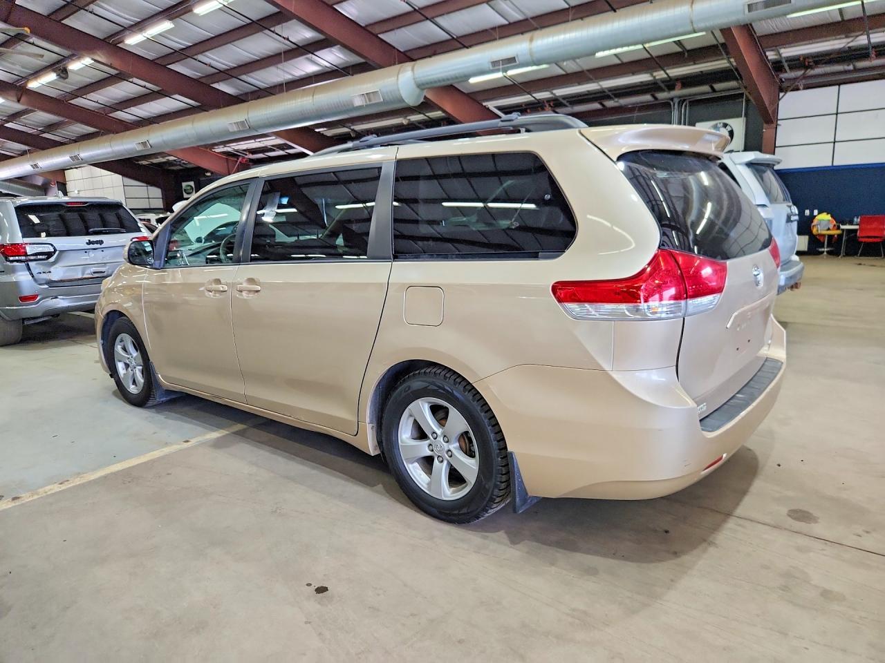 2013 Toyota Sienna Le Tan vin: 5TDKK3DC8DS293383