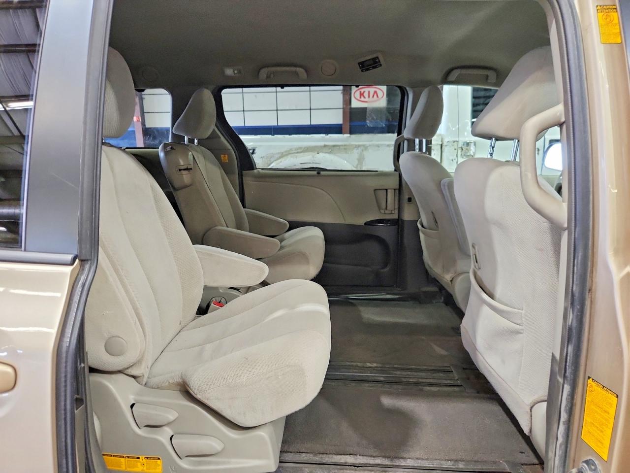 2013 Toyota Sienna Le Tan vin: 5TDKK3DC8DS293383