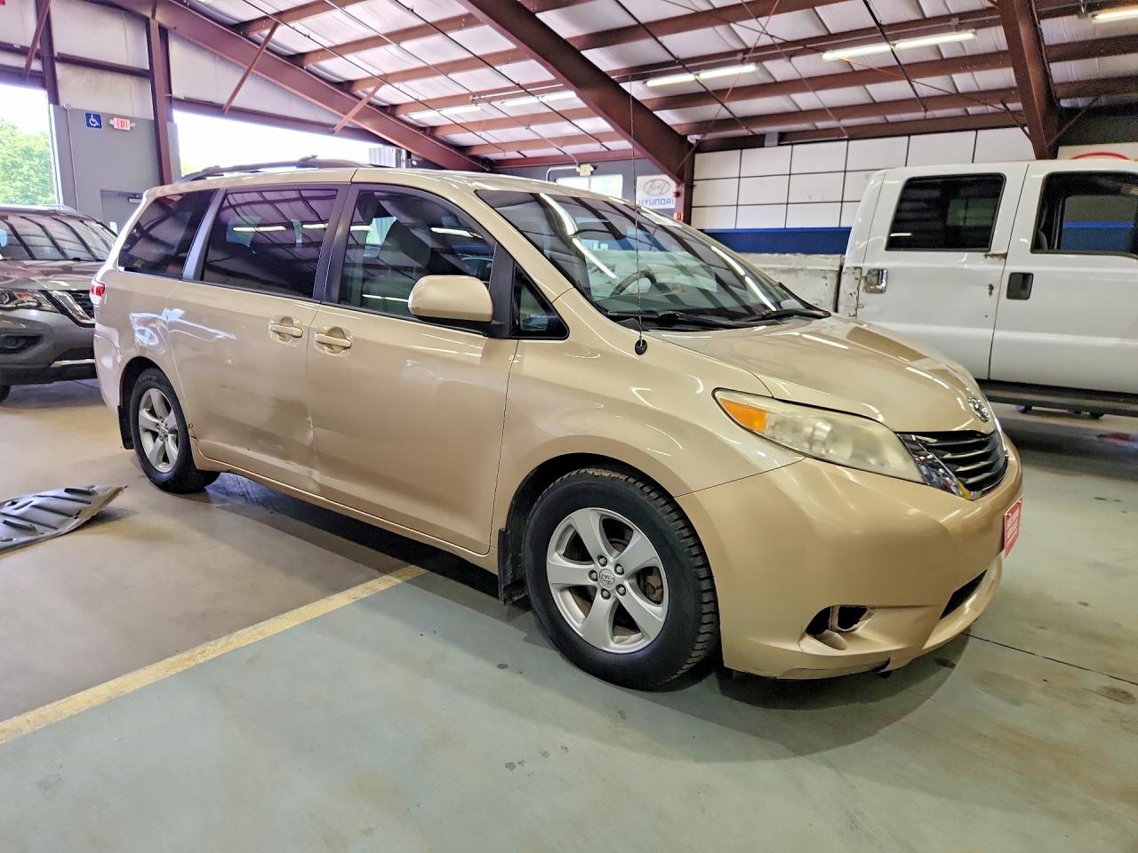 2013 Toyota Sienna Le Tan vin: 5TDKK3DC8DS293383