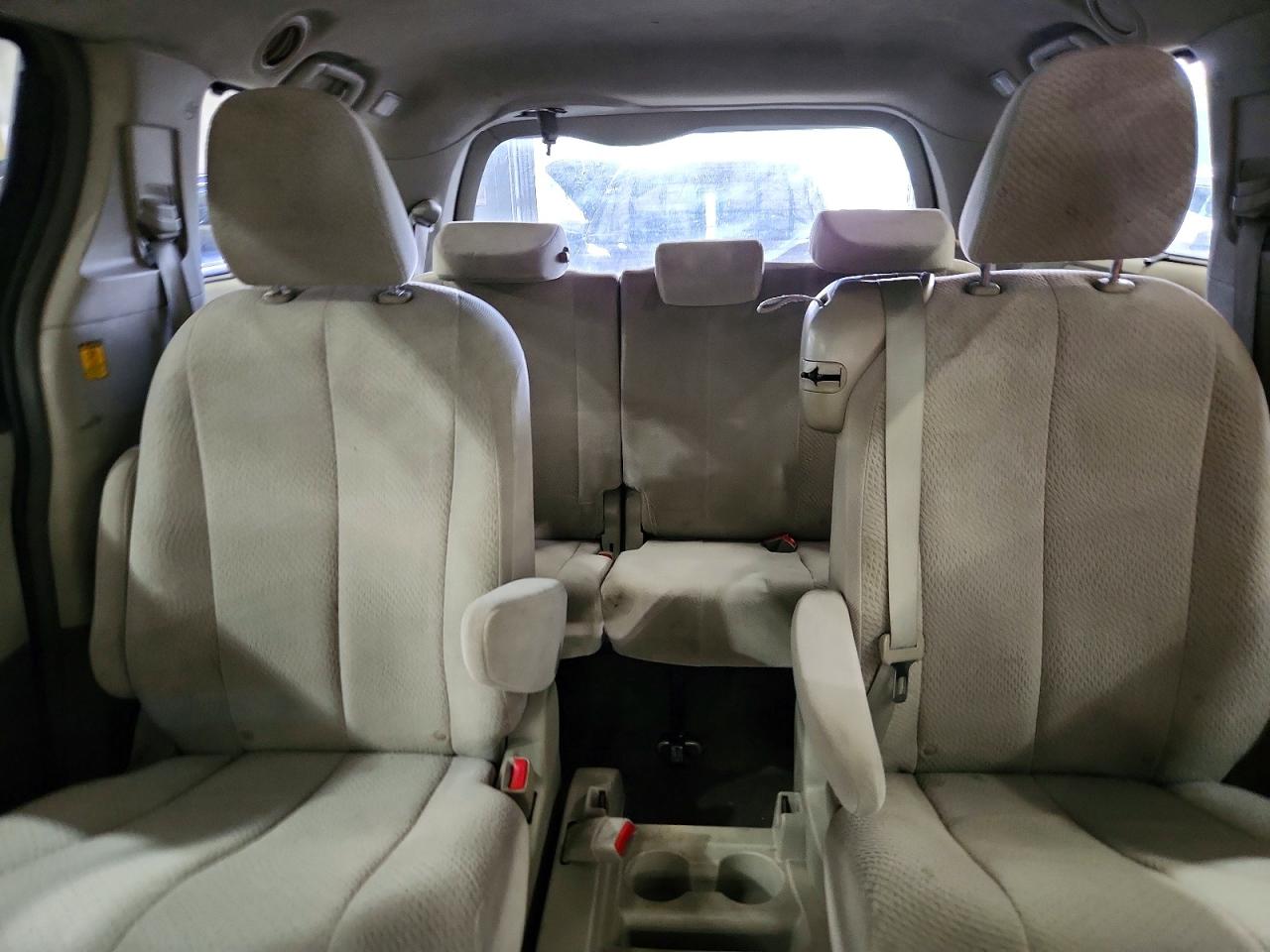 2013 Toyota Sienna Le Tan vin: 5TDKK3DC8DS293383