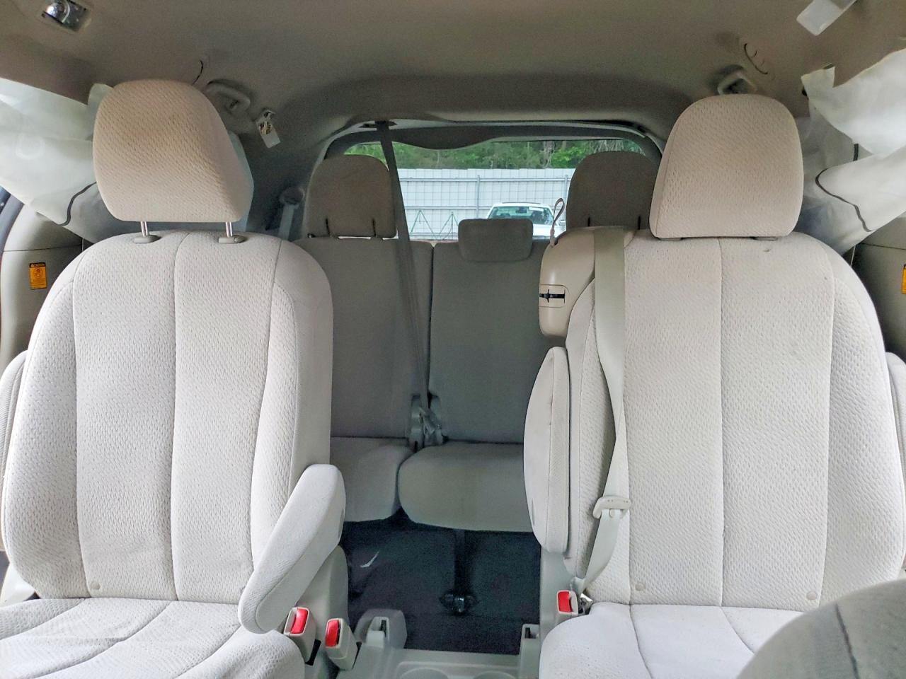 2013 Toyota Sienna Le Maroon vin: 5TDKK3DC8DS302910