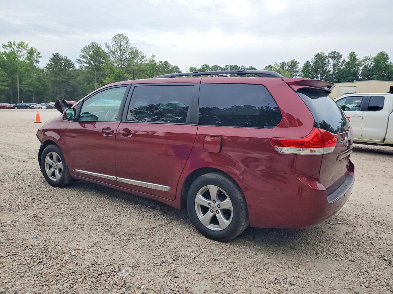 2013 Toyota Sienna Le Maroon vin: 5TDKK3DC8DS302910