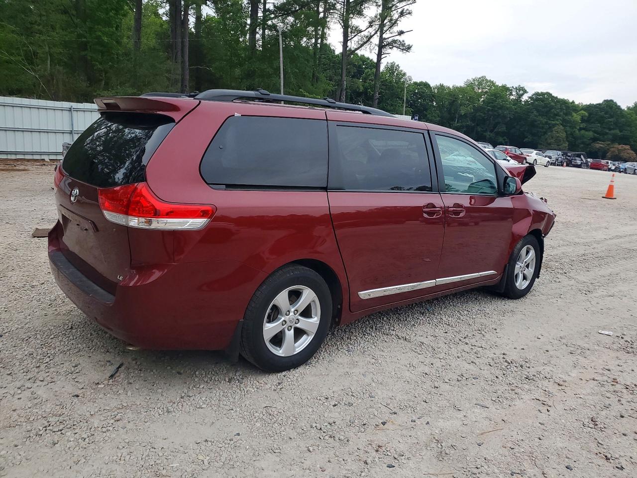 2013 Toyota Sienna Le Maroon vin: 5TDKK3DC8DS302910