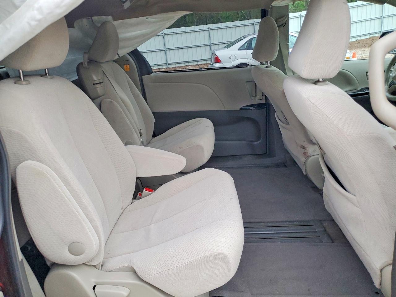 2013 Toyota Sienna Le Maroon vin: 5TDKK3DC8DS302910