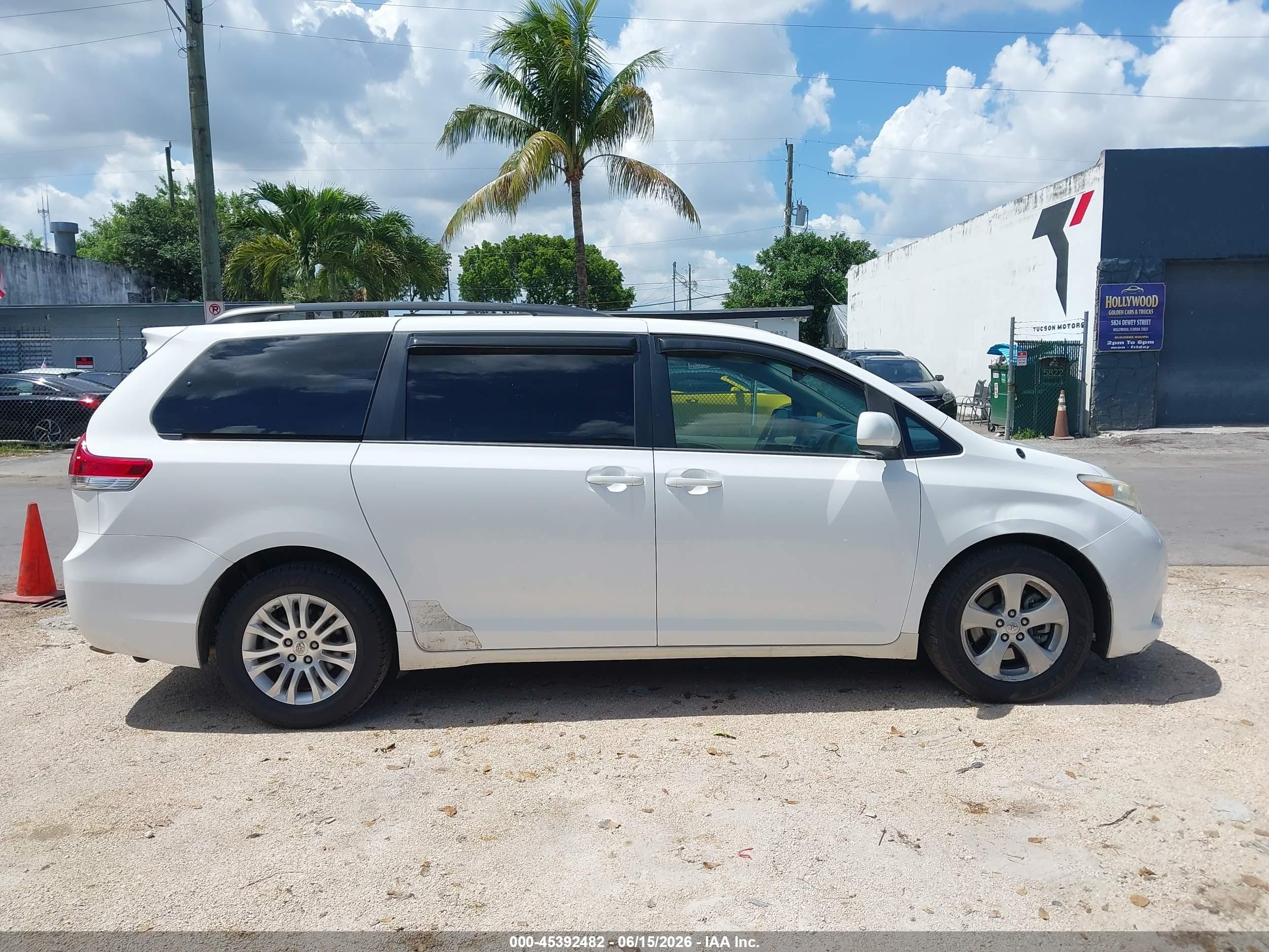 2013 Toyota Sienna Le V6 8 Passenger White vin: 5TDKK3DC8DS316435