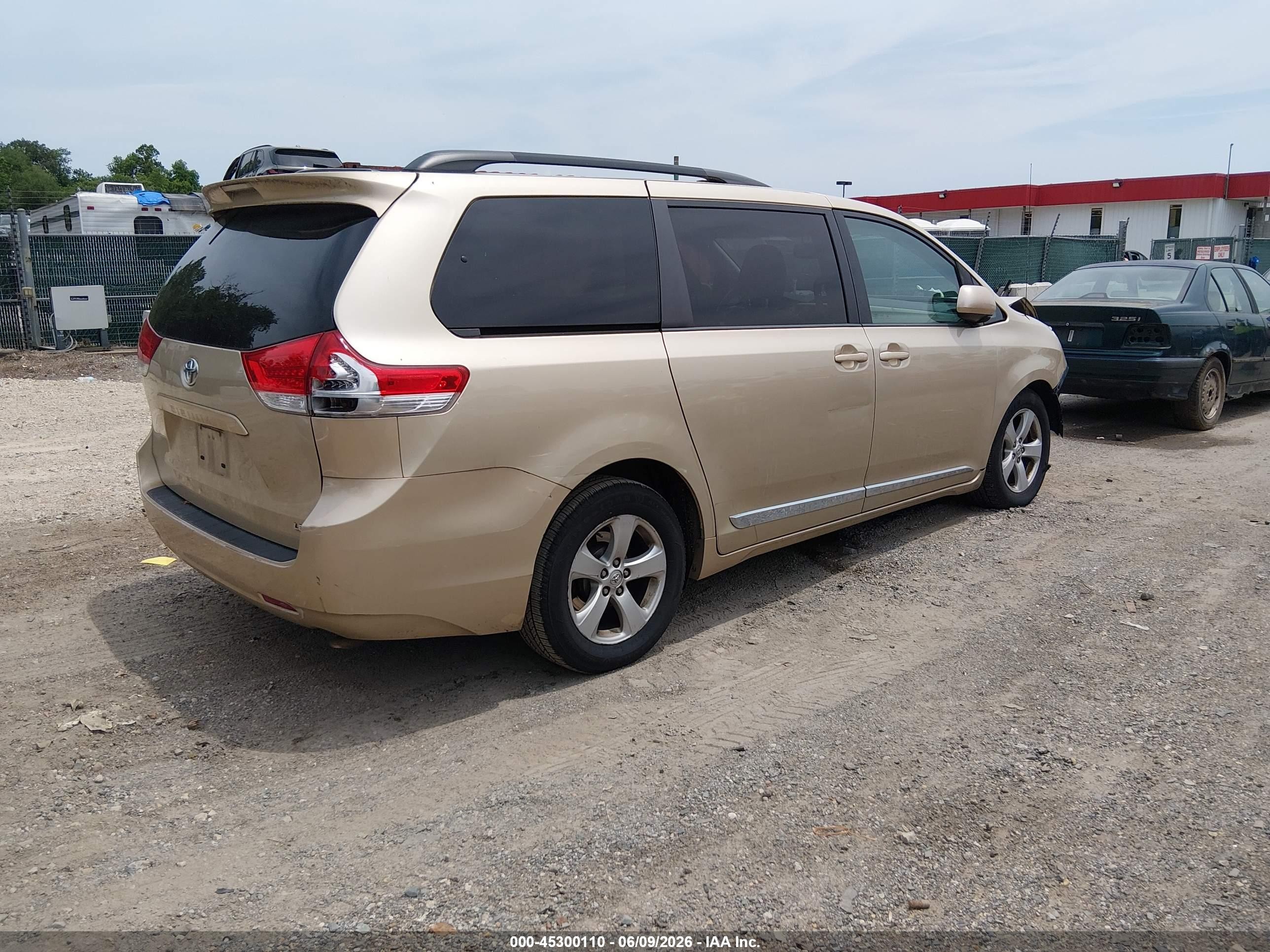 2013 Toyota Sienna Le V6 8 Passenger Champagne vin: 5TDKK3DC8DS334997