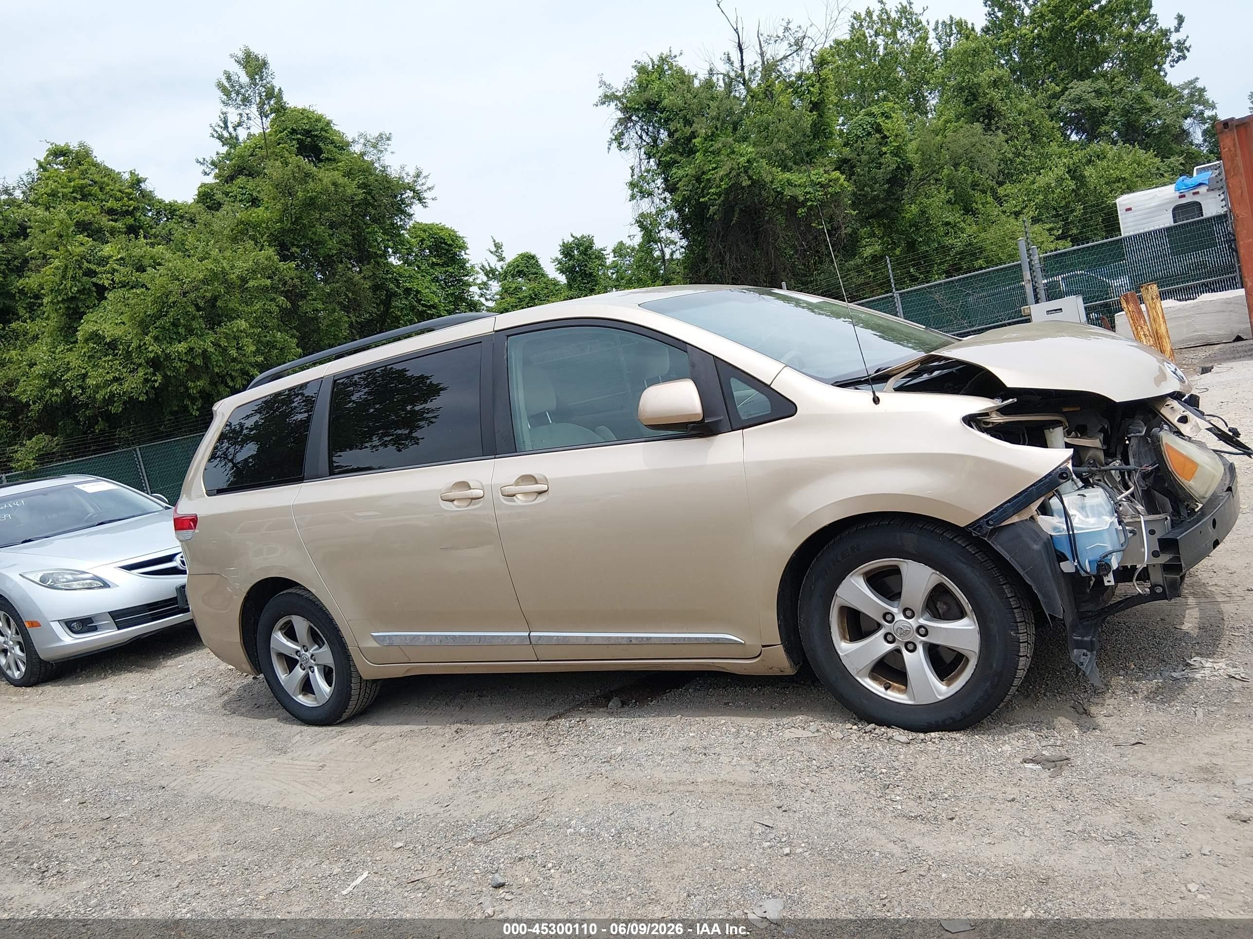 2013 Toyota Sienna Le V6 8 Passenger Champagne vin: 5TDKK3DC8DS334997