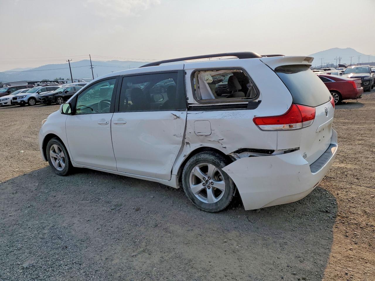 2013 Toyota Sienna Le White vin: 5TDKK3DC8DS337351