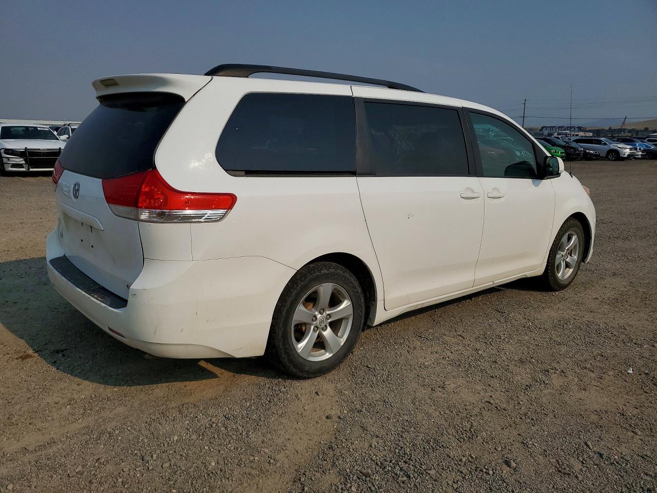 2013 Toyota Sienna Le White vin: 5TDKK3DC8DS337351