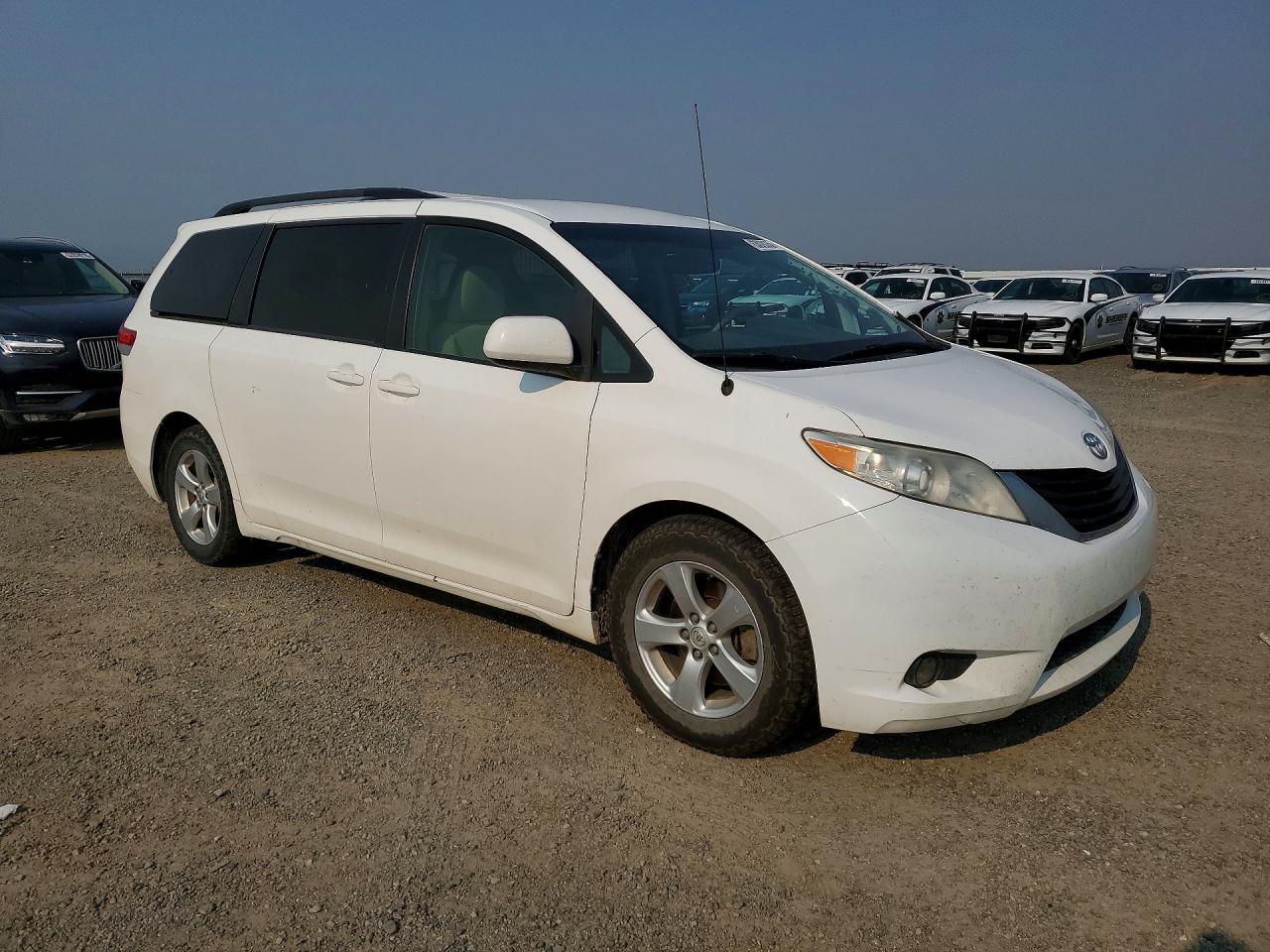 2013 Toyota Sienna Le White vin: 5TDKK3DC8DS337351