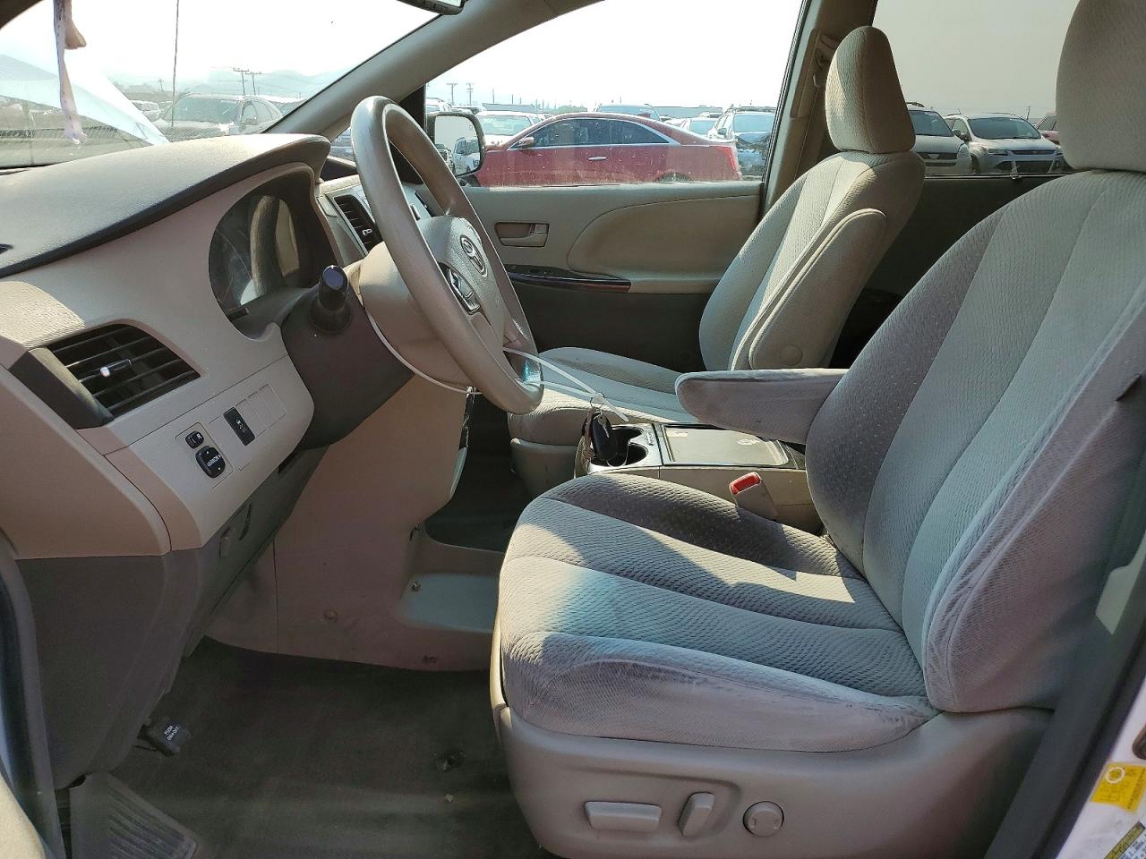 2013 Toyota Sienna Le White vin: 5TDKK3DC8DS337351