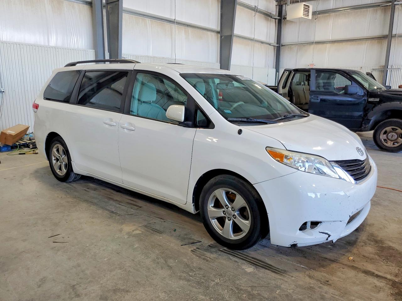 2013 Toyota Sienna Le White vin: 5TDKK3DC8DS338791