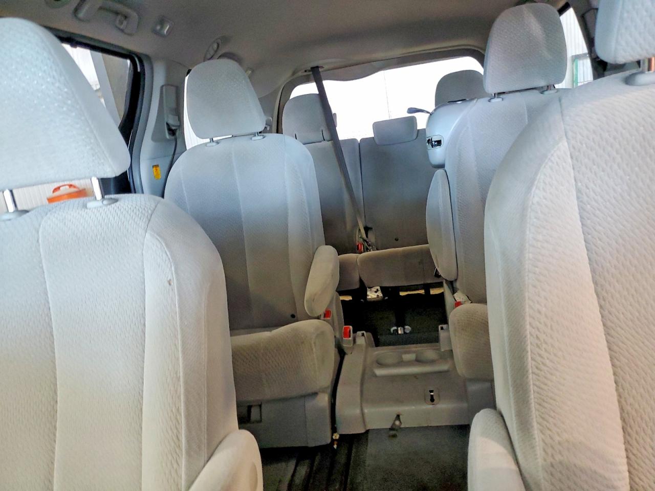 2013 Toyota Sienna Le White vin: 5TDKK3DC8DS338791