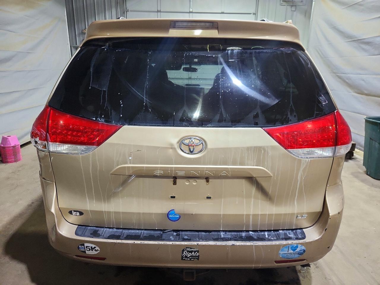 2013 Toyota Sienna Le Tan vin: 5TDKK3DC8DS341352