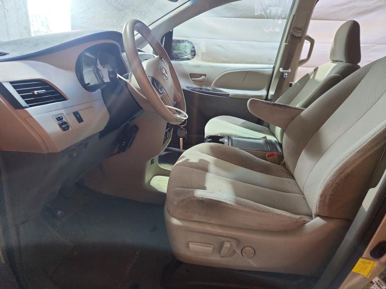 2013 Toyota Sienna Le Tan vin: 5TDKK3DC8DS341352