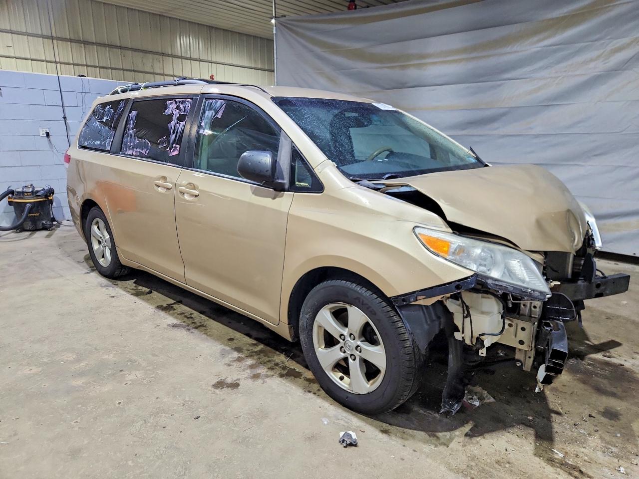 2013 Toyota Sienna Le Tan vin: 5TDKK3DC8DS341352