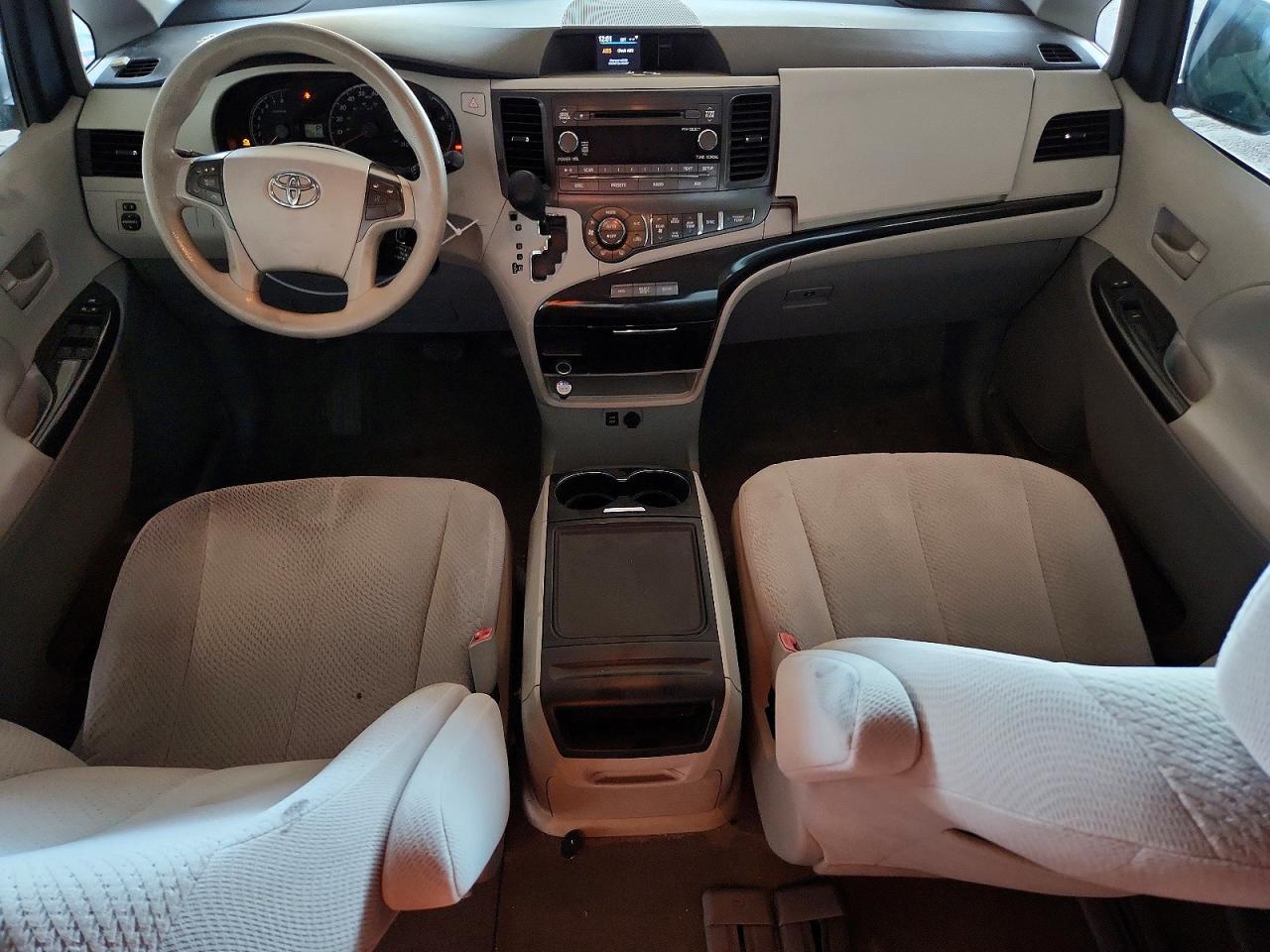 2013 Toyota Sienna Le Silver vin: 5TDKK3DC8DS356367