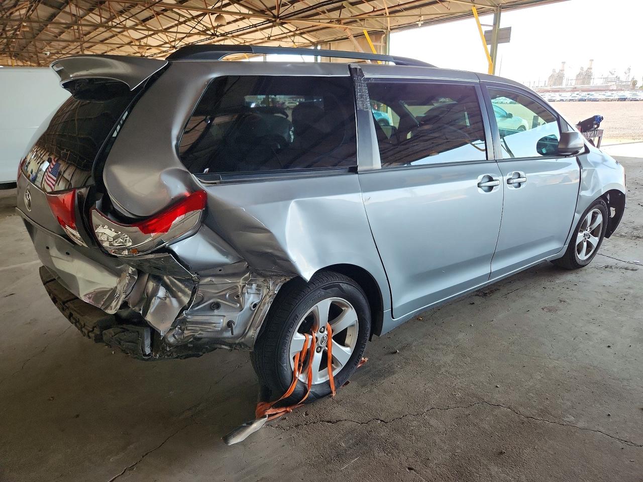 2013 Toyota Sienna Le Silver vin: 5TDKK3DC8DS356367