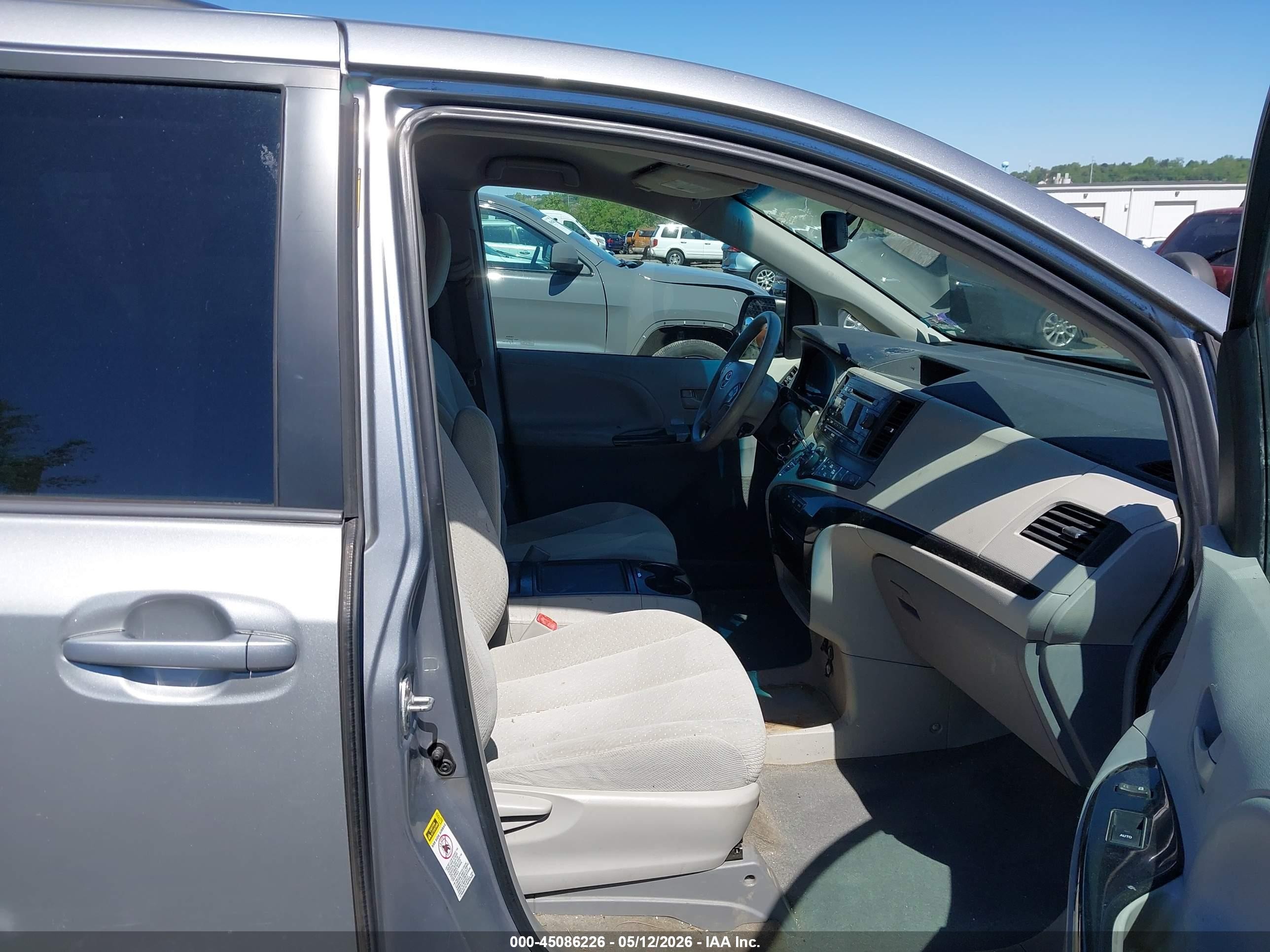 2013 Toyota Sienna Le V6 8 Passenger Light Blue vin: 5TDKK3DC8DS371449