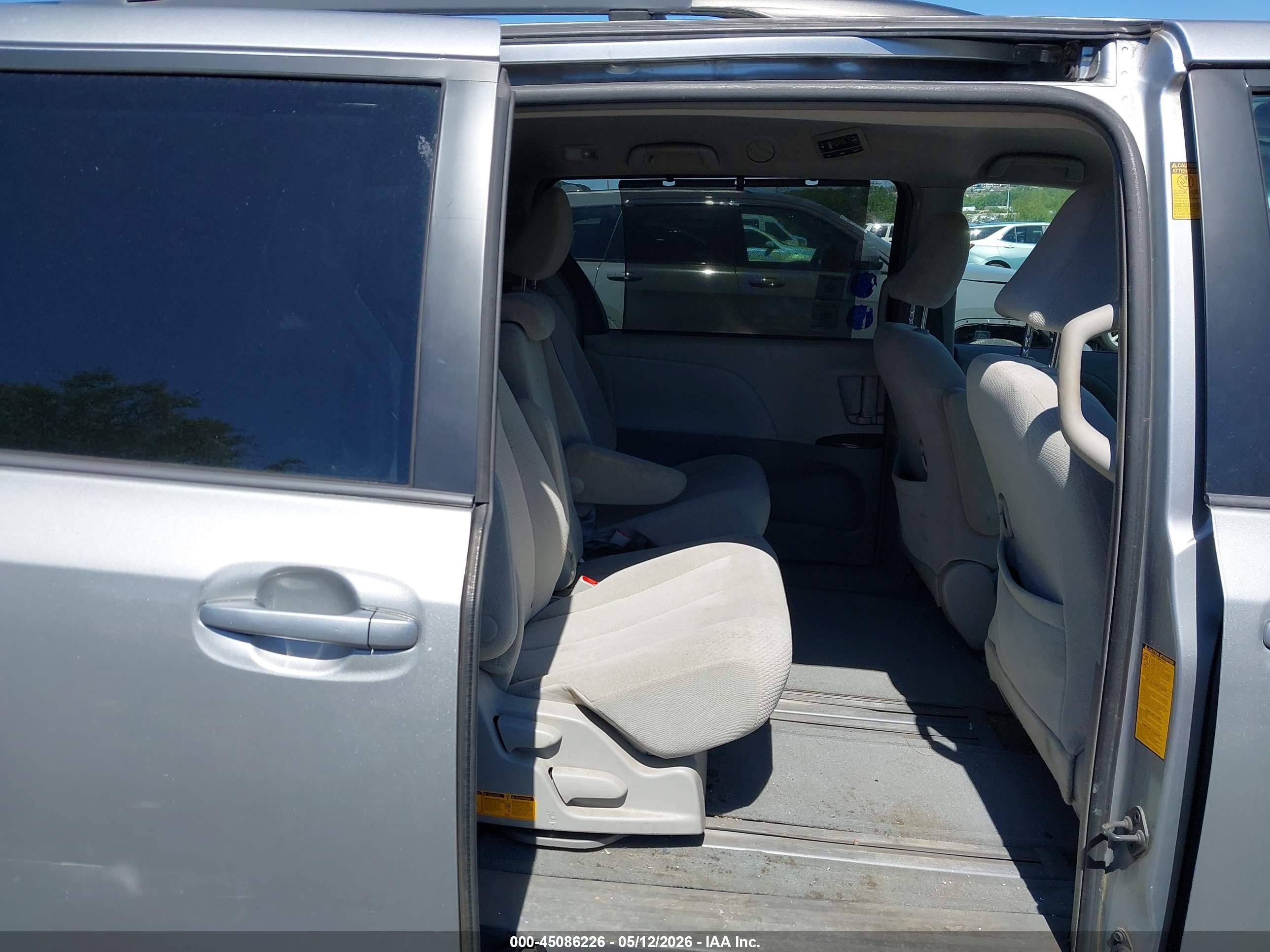 2013 Toyota Sienna Le V6 8 Passenger Light Blue vin: 5TDKK3DC8DS371449