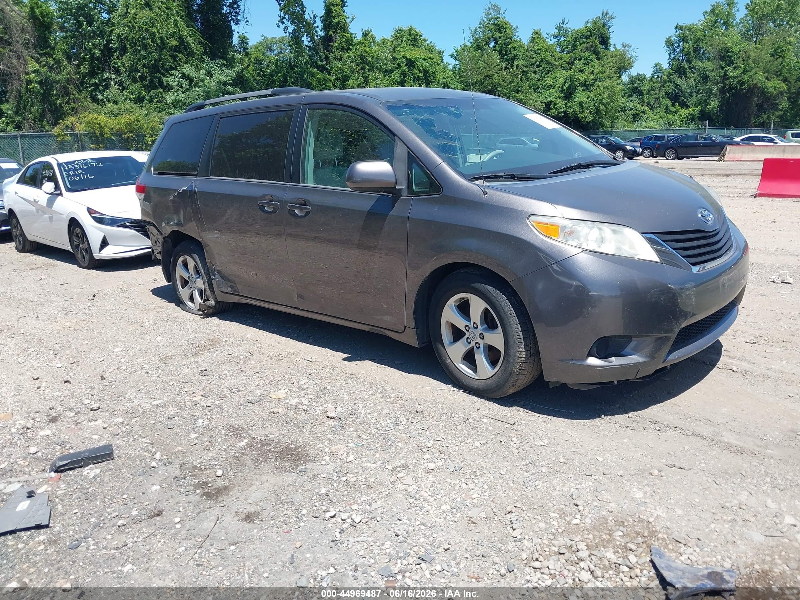 2013 Toyota Sienna Le V6 8 Passenger Gray vin: 5TDKK3DC8DS374464