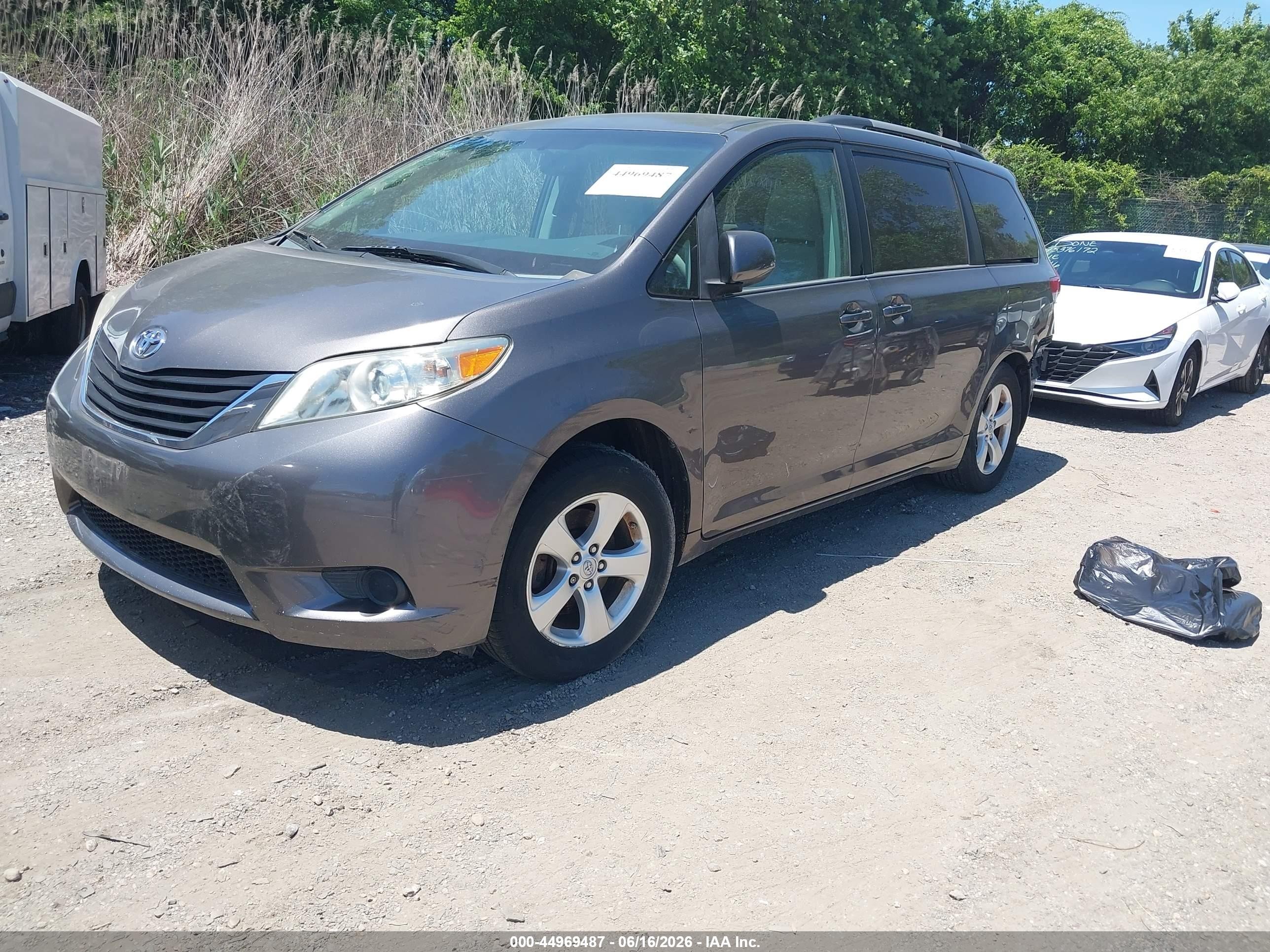 2013 Toyota Sienna Le V6 8 Passenger Gray vin: 5TDKK3DC8DS374464