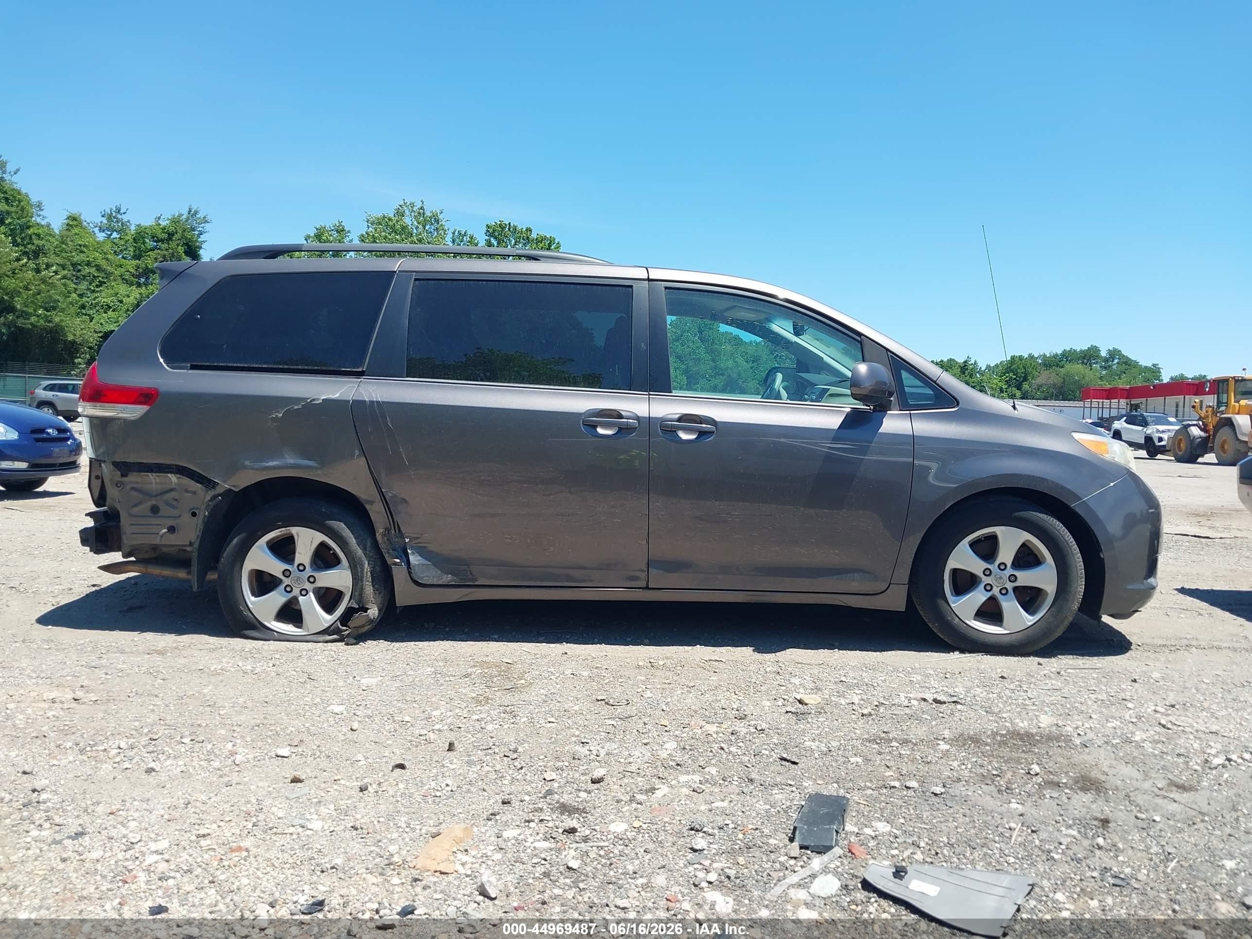 2013 Toyota Sienna Le V6 8 Passenger Gray vin: 5TDKK3DC8DS374464