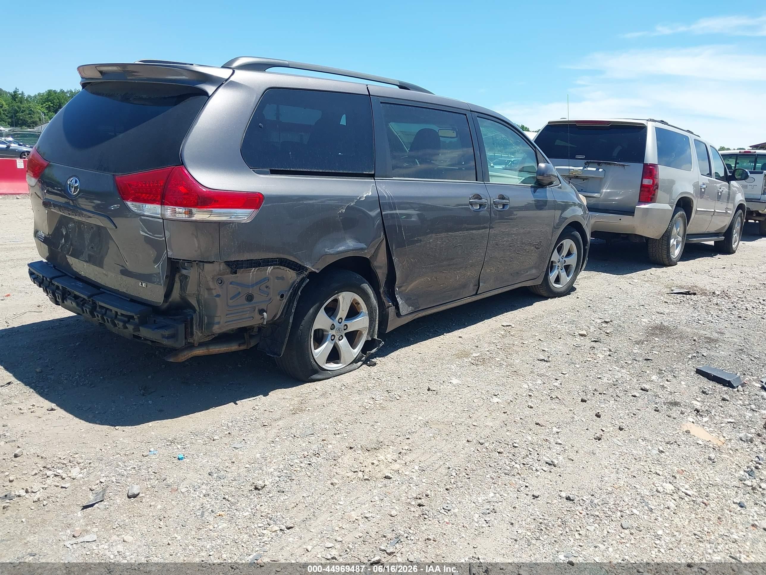 2013 Toyota Sienna Le V6 8 Passenger Gray vin: 5TDKK3DC8DS374464