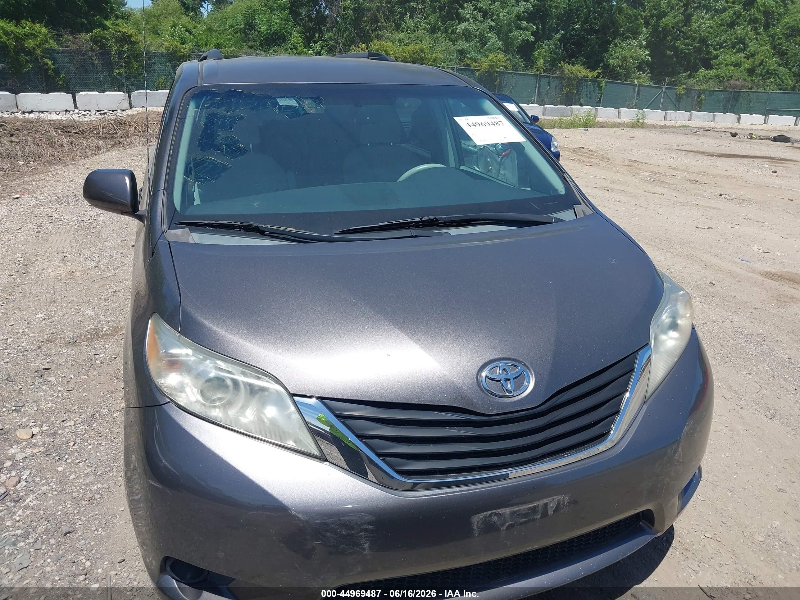 2013 Toyota Sienna Le V6 8 Passenger Gray vin: 5TDKK3DC8DS374464