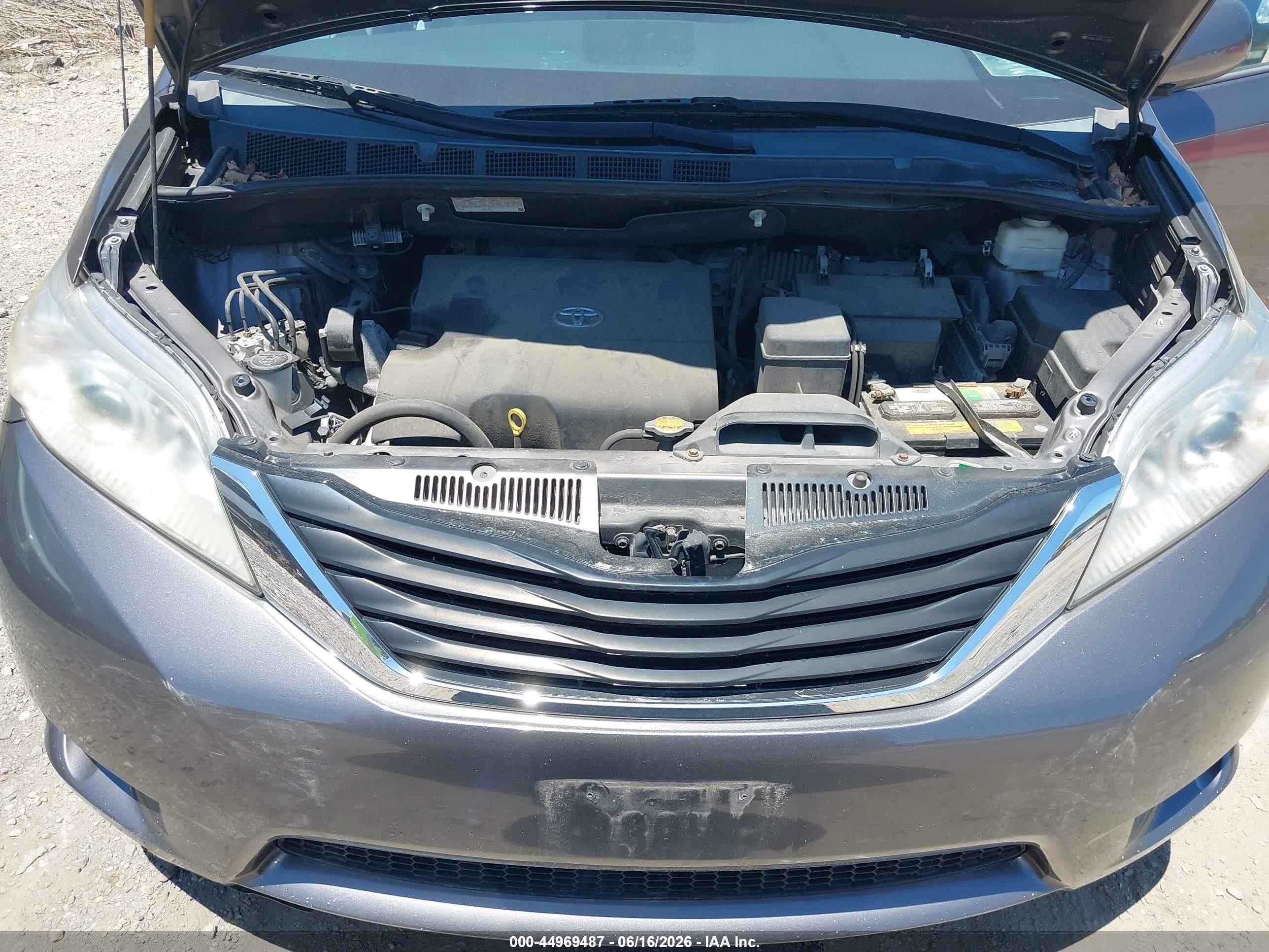 2013 Toyota Sienna Le V6 8 Passenger Gray vin: 5TDKK3DC8DS374464