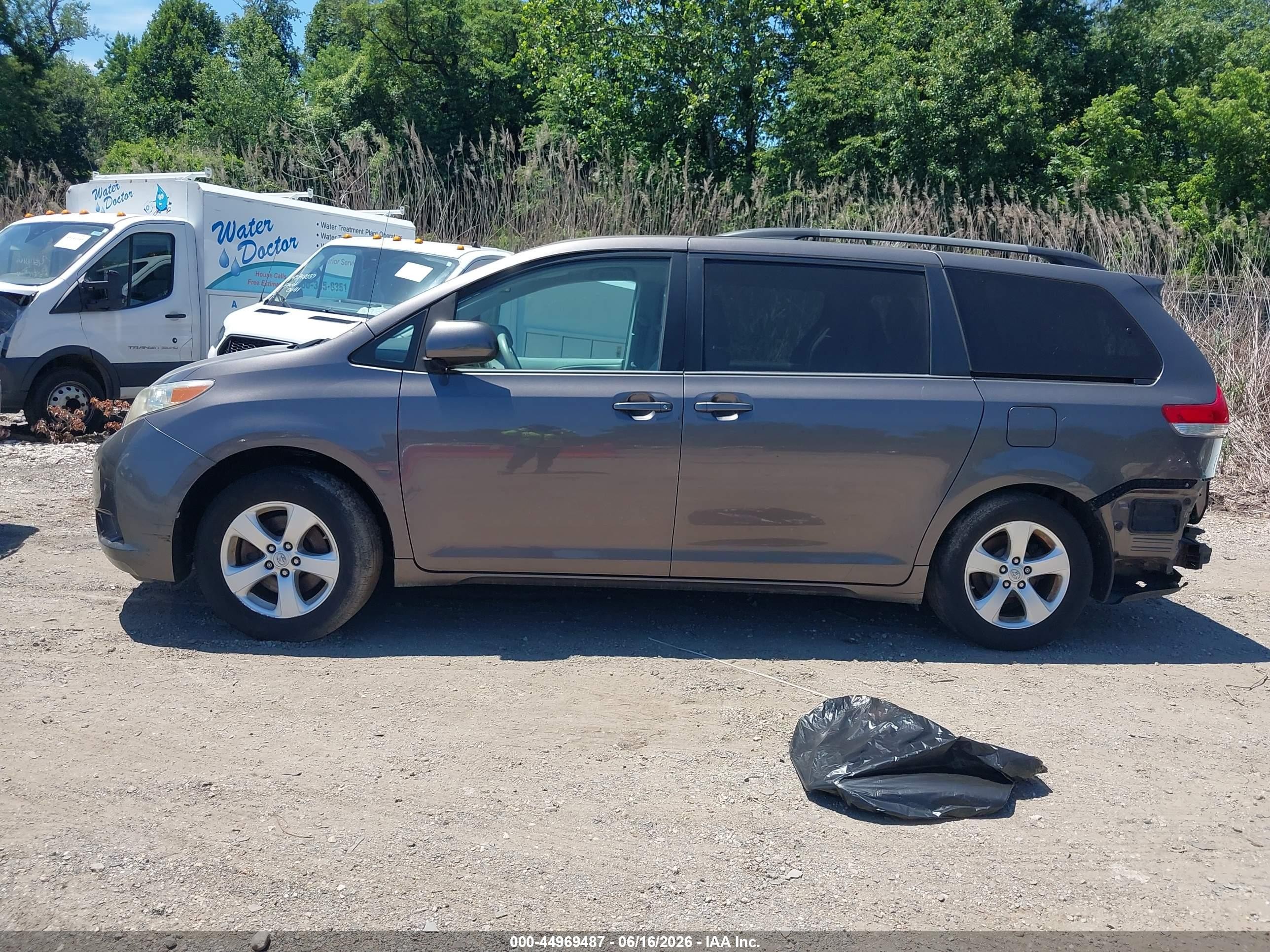 2013 Toyota Sienna Le V6 8 Passenger Gray vin: 5TDKK3DC8DS374464