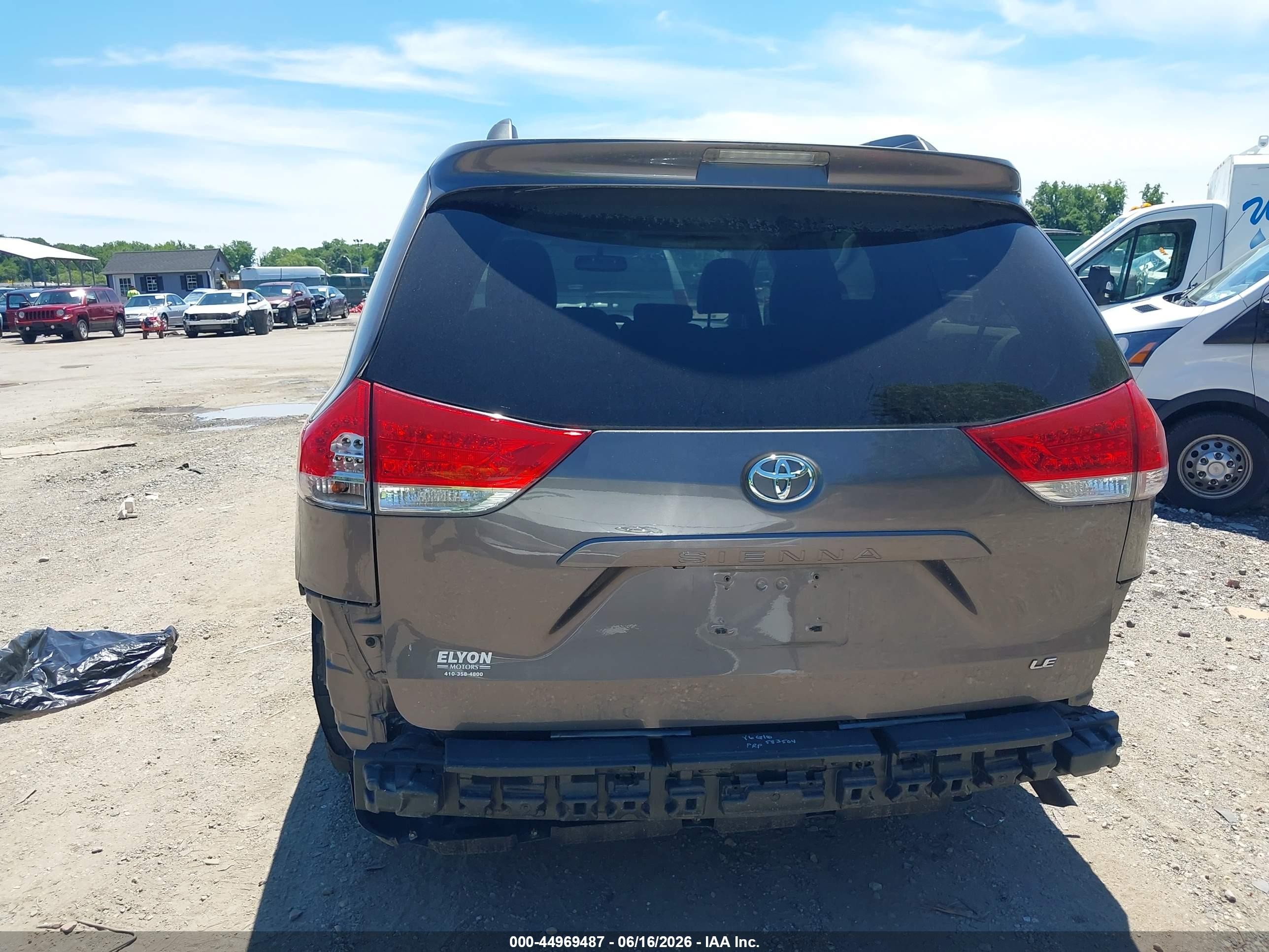 2013 Toyota Sienna Le V6 8 Passenger Gray vin: 5TDKK3DC8DS374464