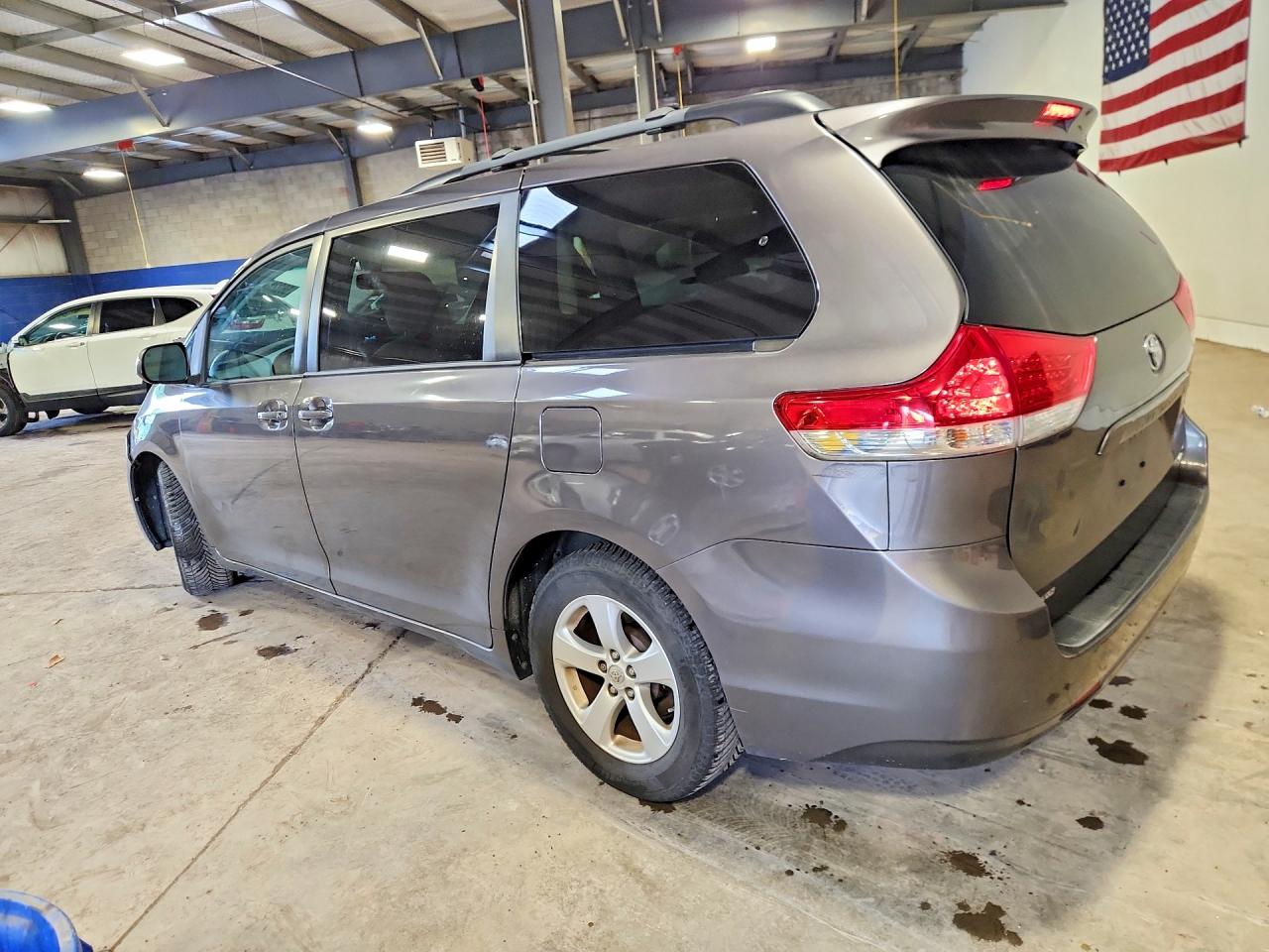 2013 Toyota Sienna Le Серый vin: 5TDKK3DC8DS376568