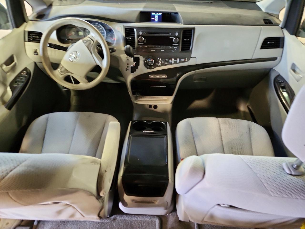 2013 Toyota Sienna Le Серый vin: 5TDKK3DC8DS376568