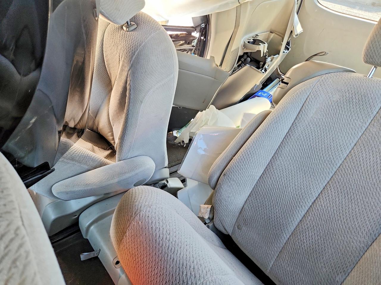 2013 Toyota Sienna Le Black vin: 5TDKK3DC8DS379387