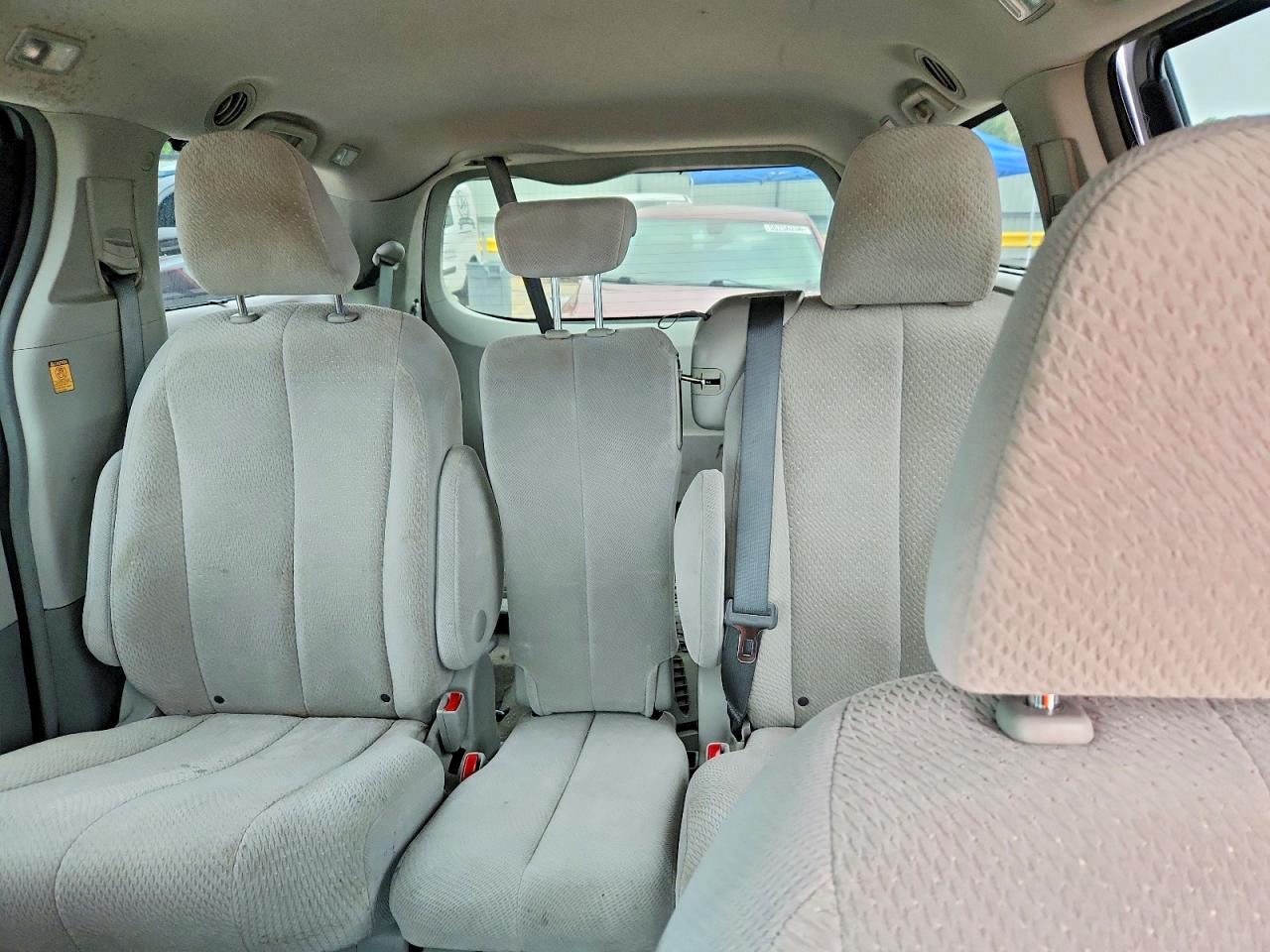 2013 Toyota Sienna Le Серебряный vin: 5TDKK3DC8DS379857