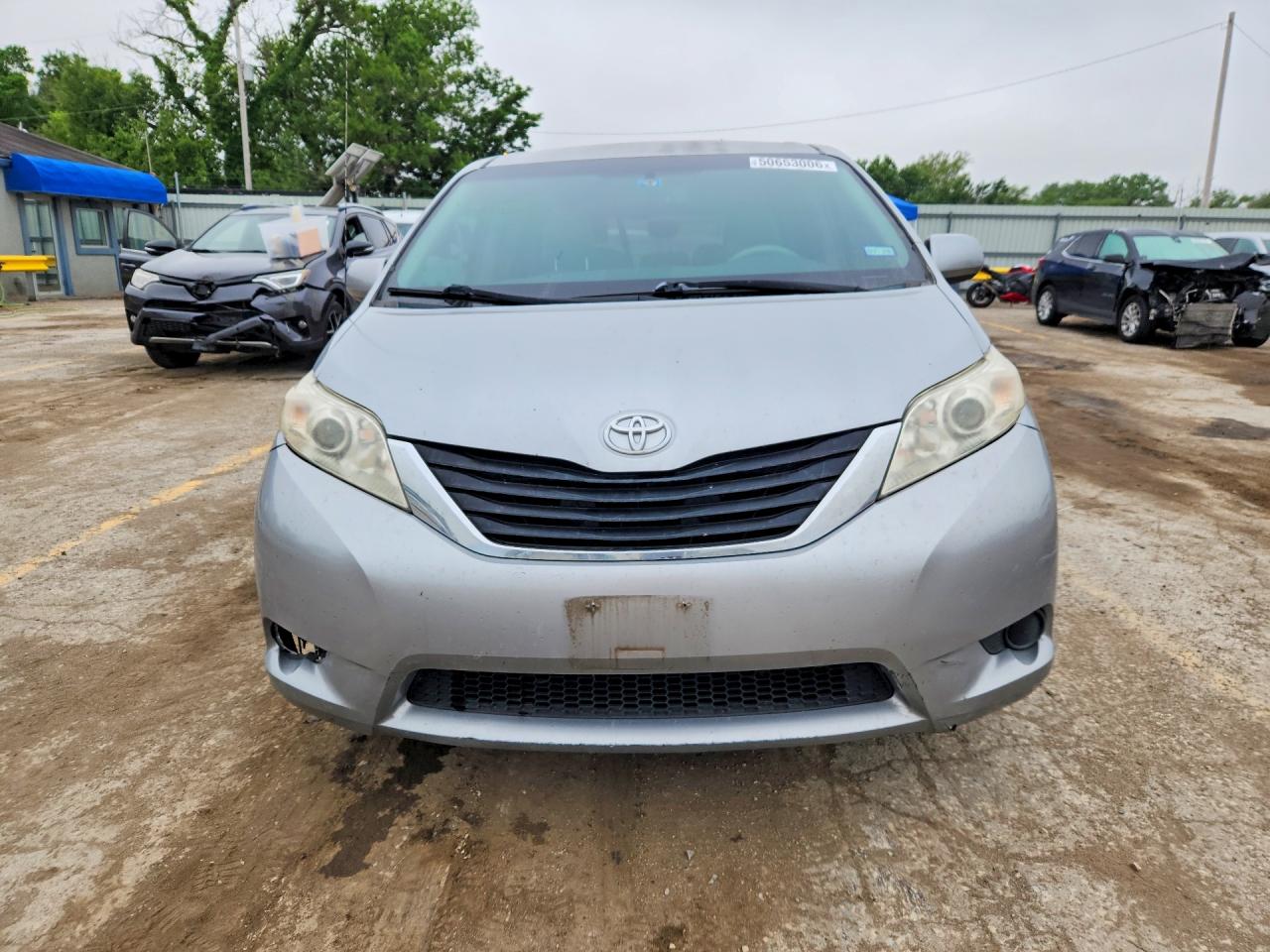 2013 Toyota Sienna Le Серебряный vin: 5TDKK3DC8DS379857