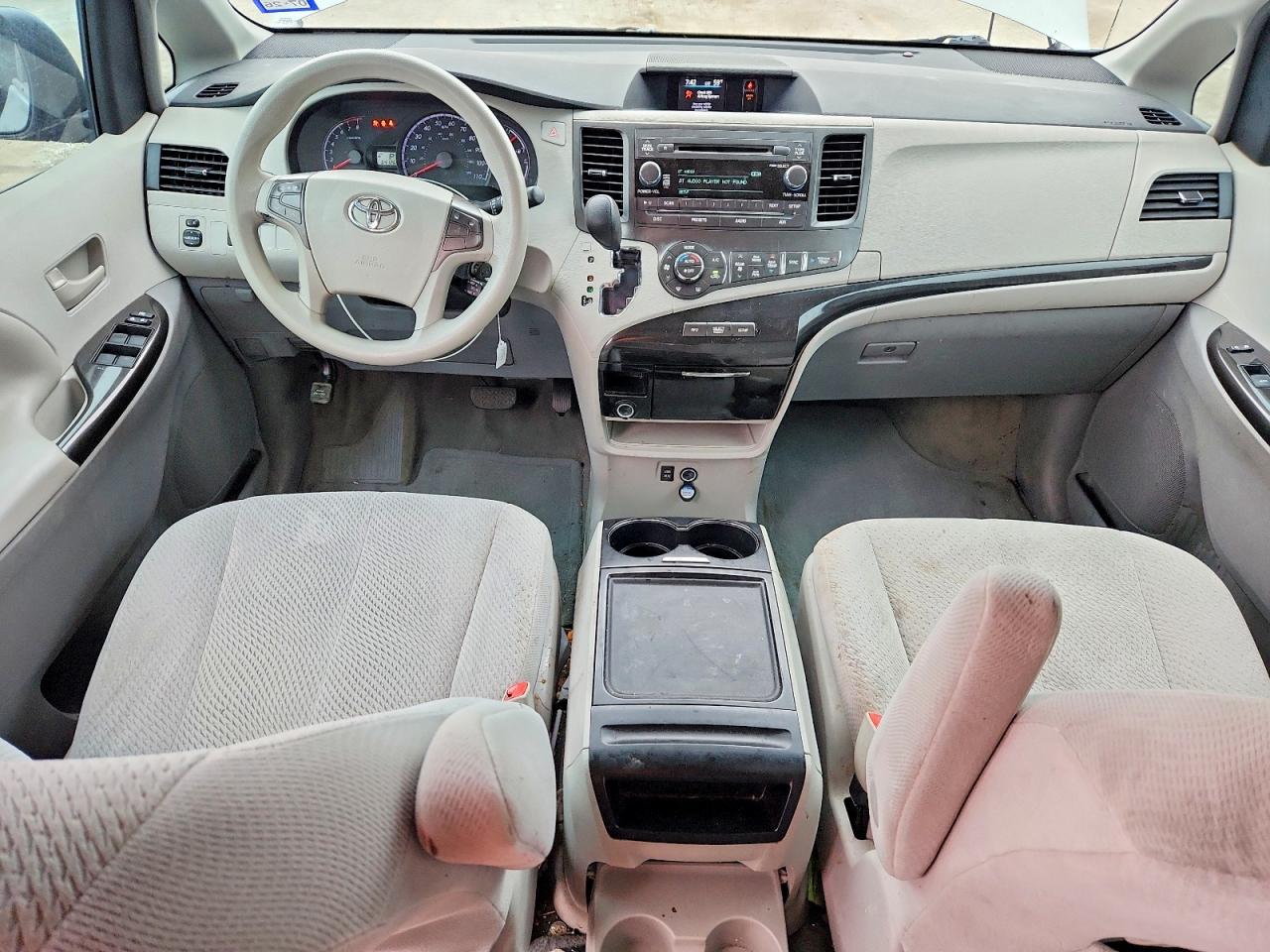 2013 Toyota Sienna Le Серебряный vin: 5TDKK3DC8DS379857