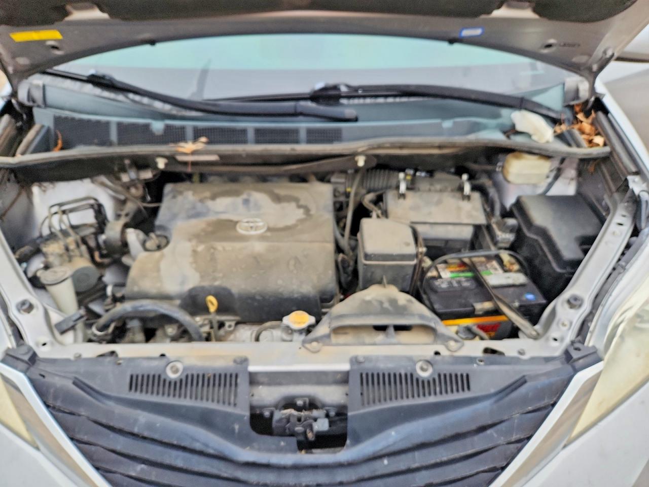 2013 Toyota Sienna Le Серебряный vin: 5TDKK3DC8DS379857