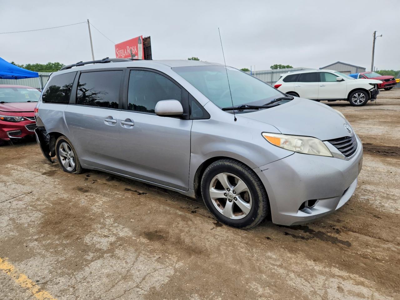 2013 Toyota Sienna Le Серебряный vin: 5TDKK3DC8DS379857