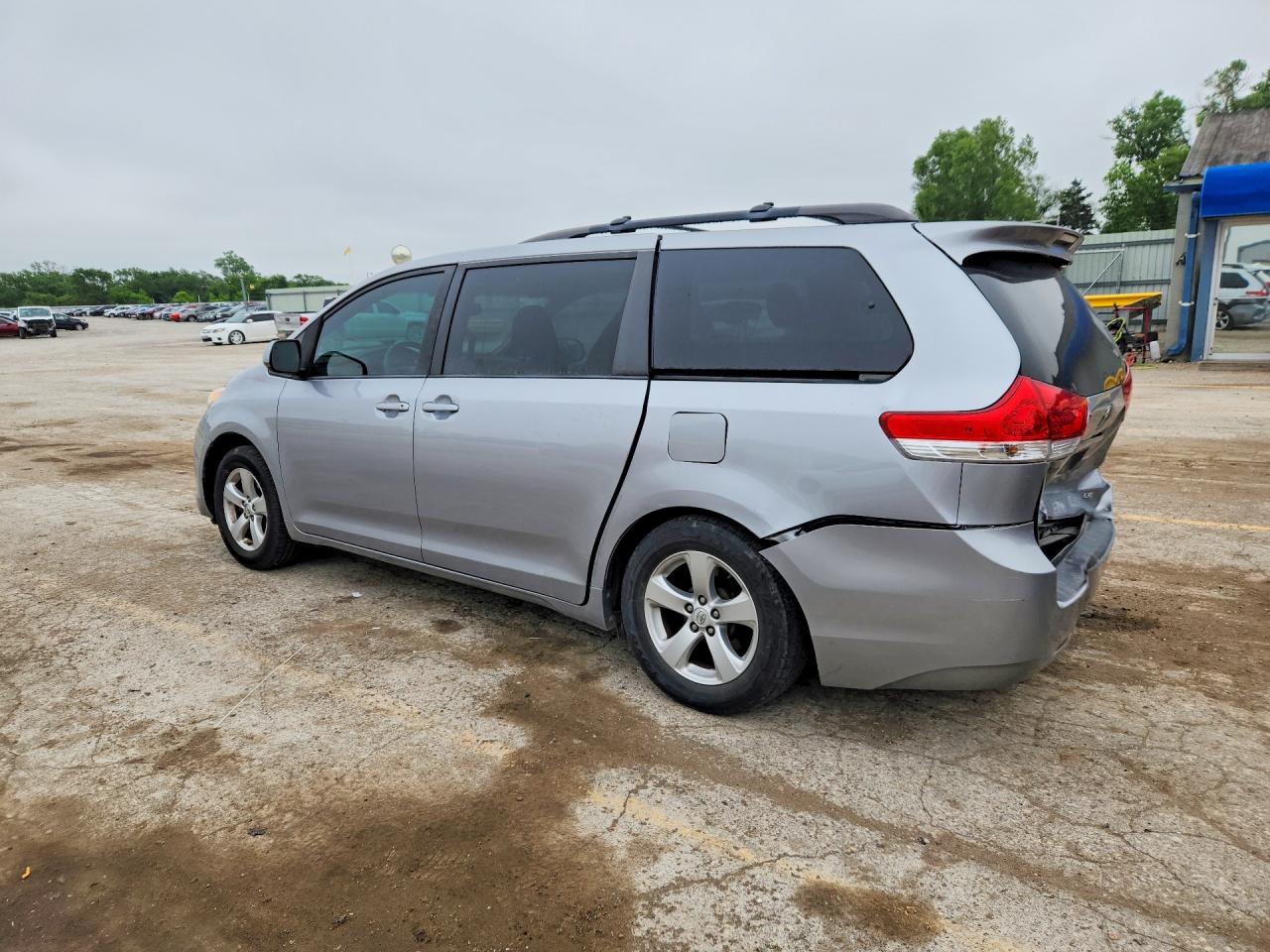 2013 Toyota Sienna Le Серебряный vin: 5TDKK3DC8DS379857