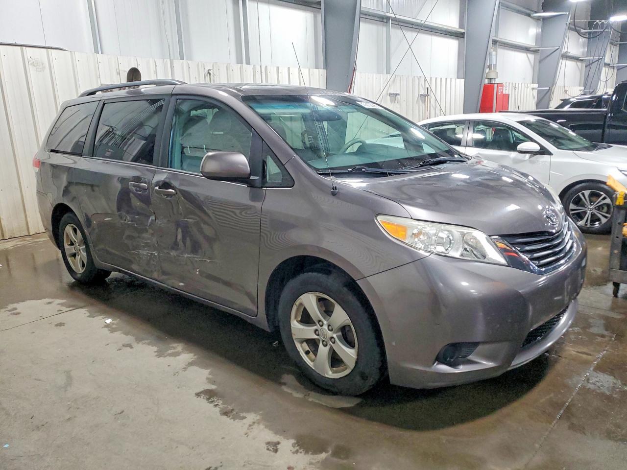 2013 Toyota Sienna Le 8-passenger Gray vin: 5TDKK3DC8DS392494